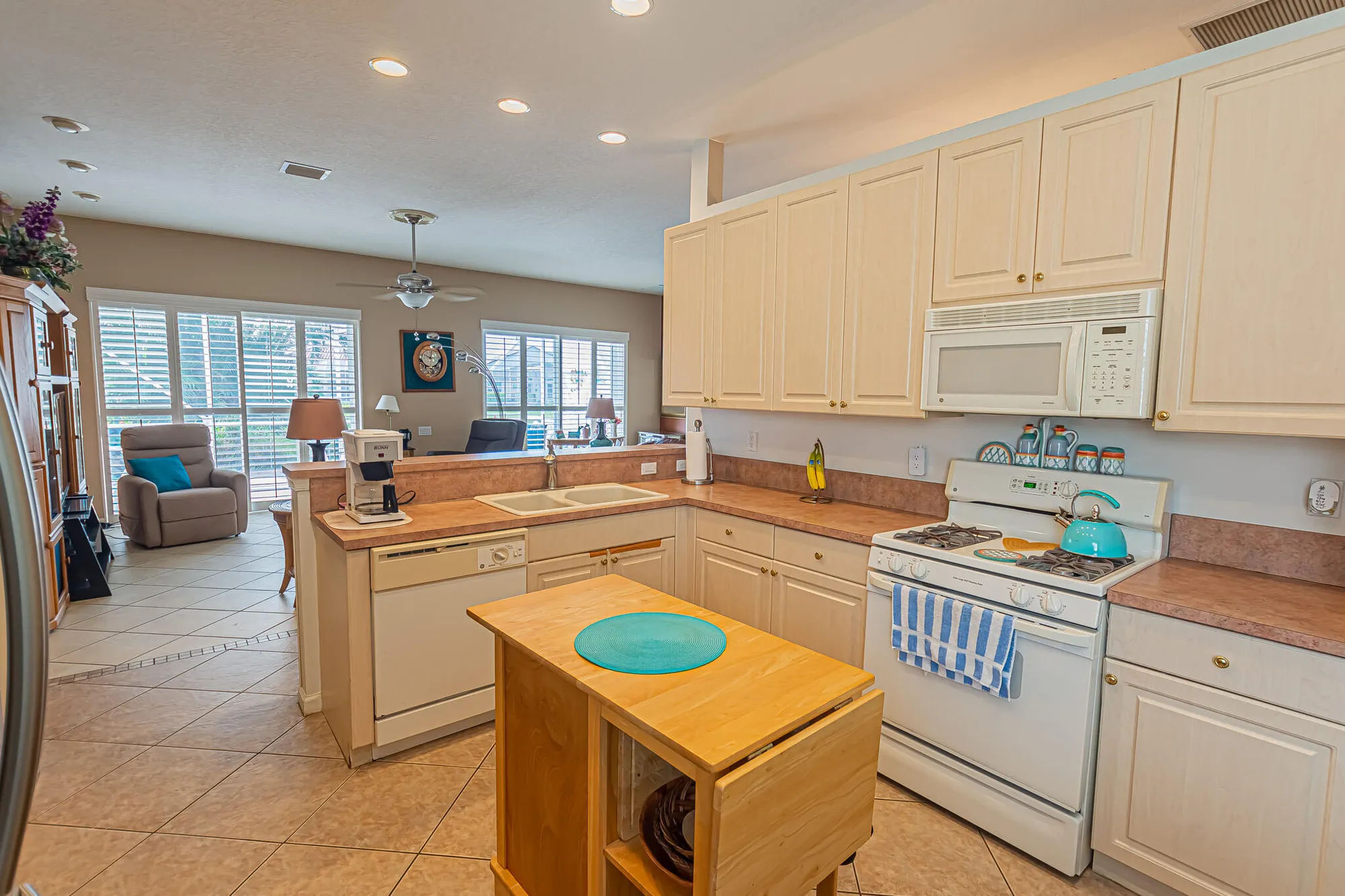 Property Slideshow image 6 of 50 | 307 nw clearview ct, Port Saint Lucie, FL, 34986