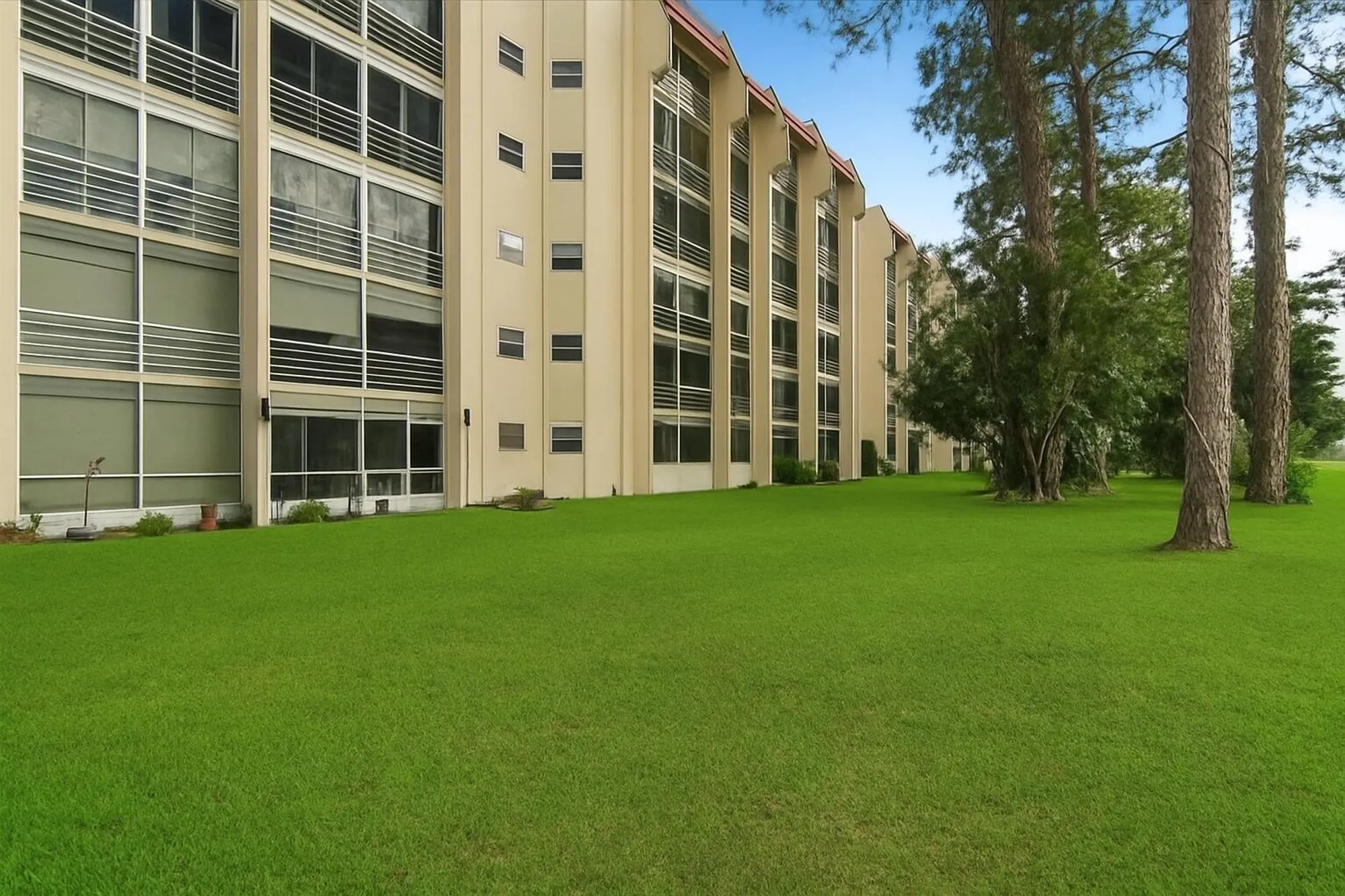 Property Slideshow image 26 of 46 | 3755 via poinciana apt 611, Lake Worth, FL, 33467