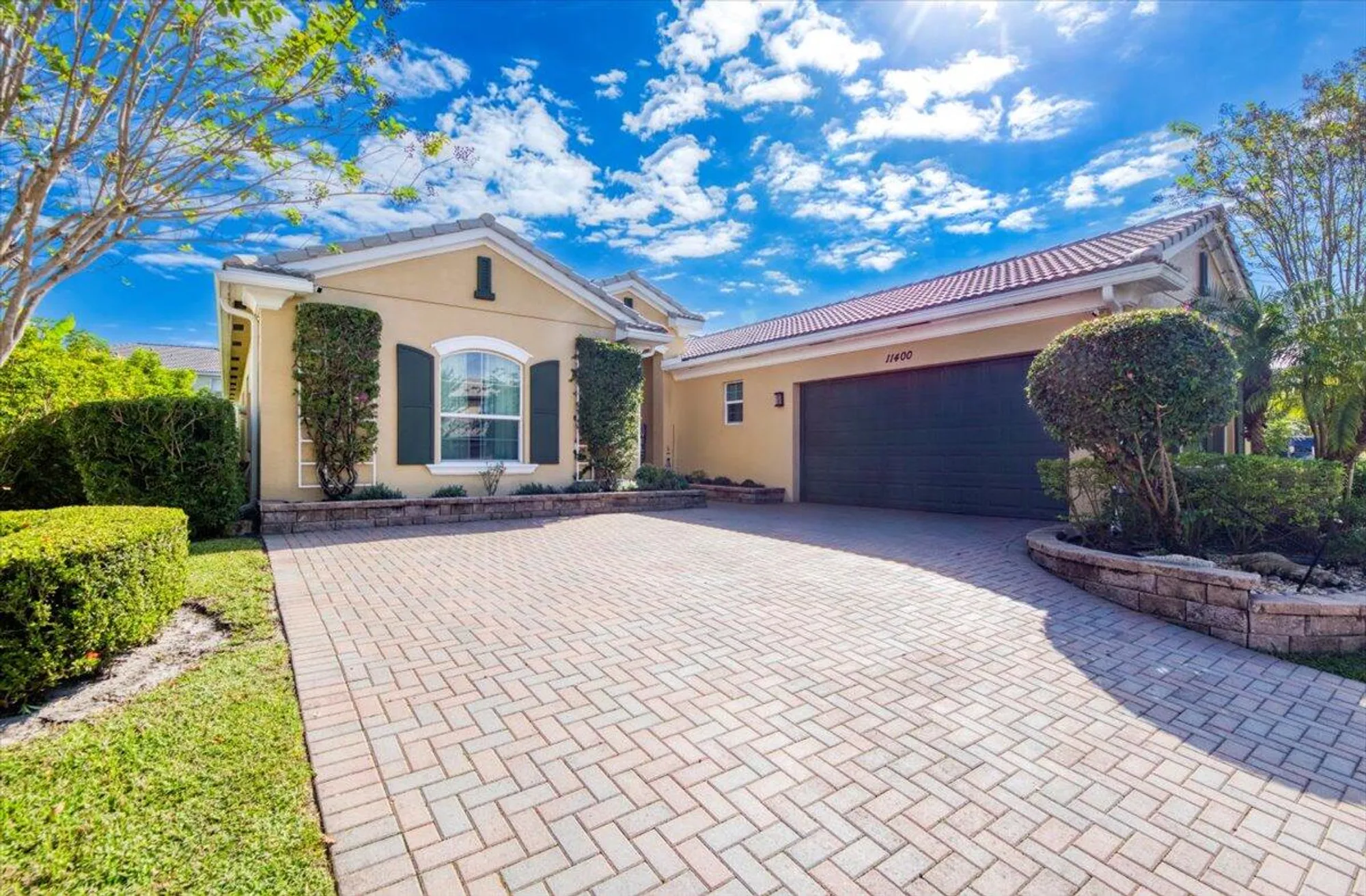 Property Slideshow image 4 of 101 | 11400 sw hillcrest cir, Port Saint Lucie, FL, 34987