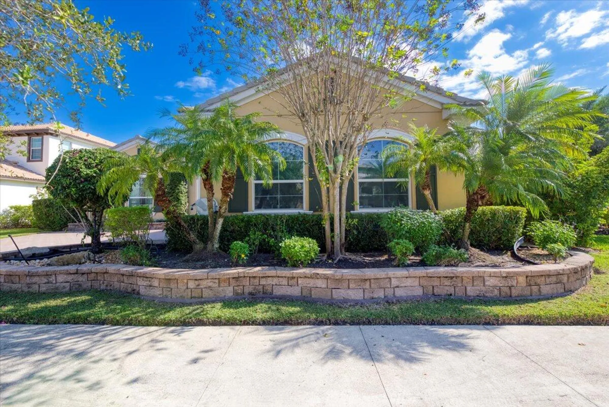 Property Slideshow image 5 of 101 | 11400 sw hillcrest cir, Port Saint Lucie, FL, 34987