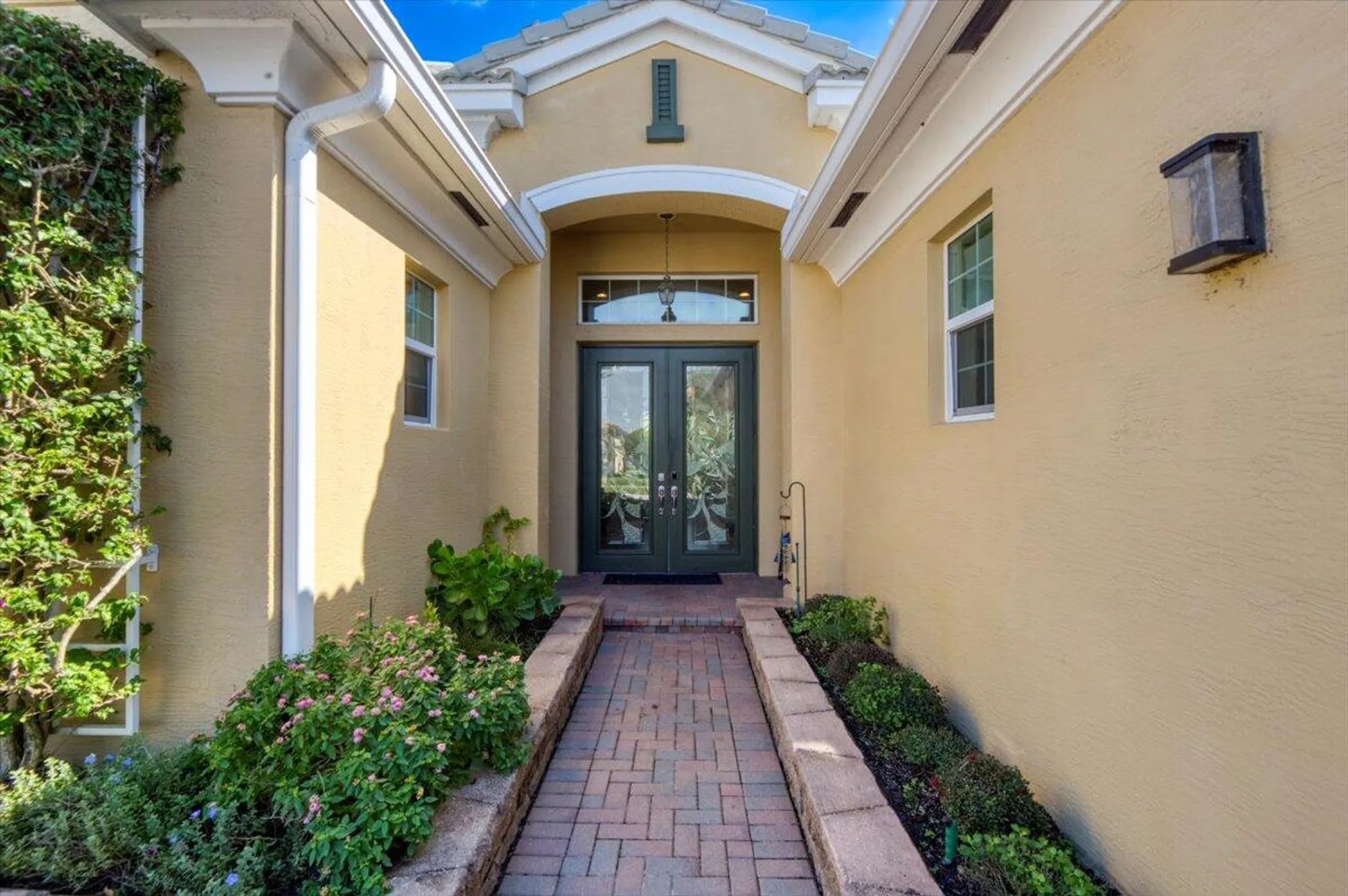 Property Slideshow image 7 of 101 | 11400 sw hillcrest cir, Port Saint Lucie, FL, 34987