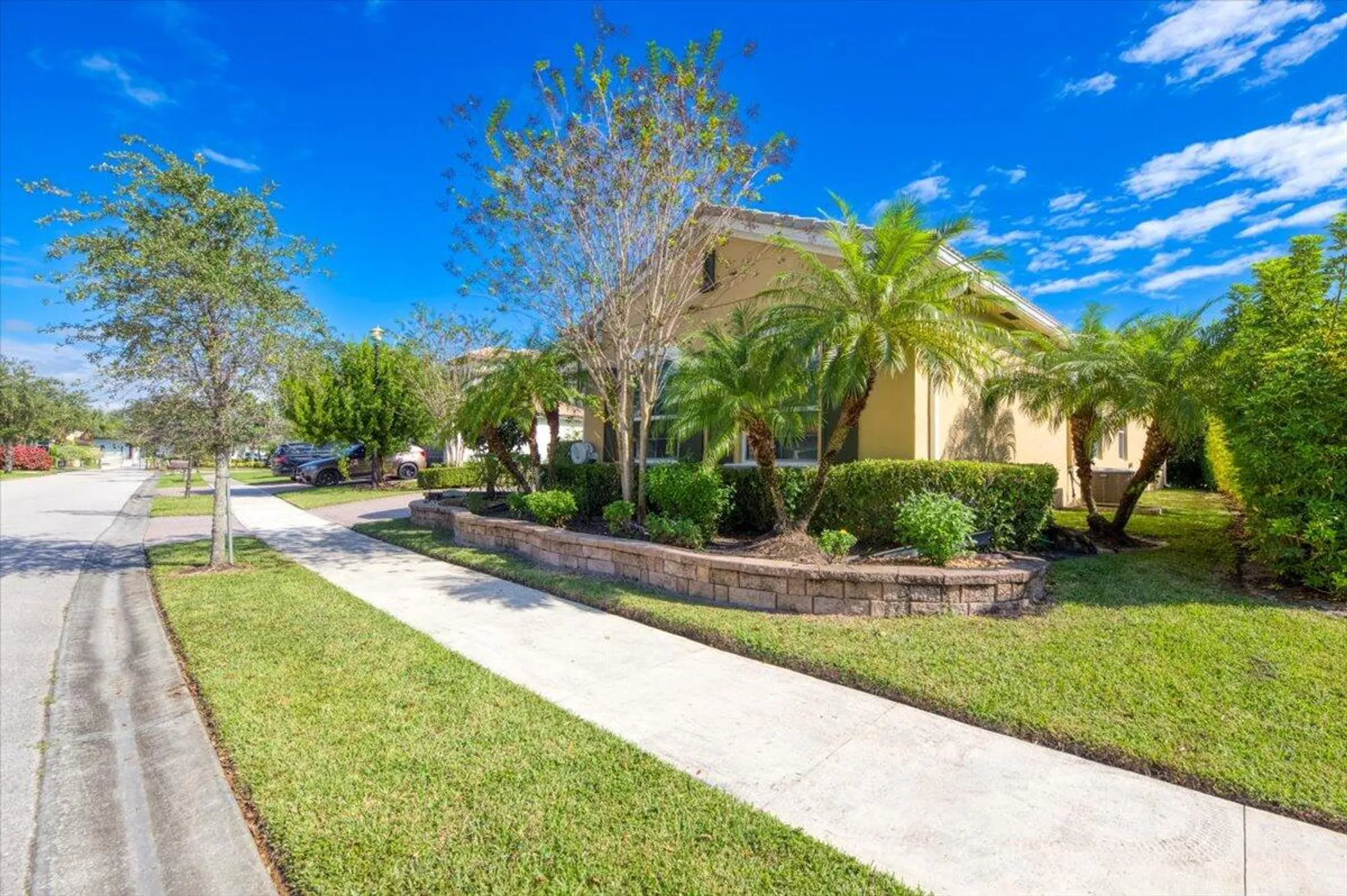 Property Slideshow image 6 of 101 | 11400 sw hillcrest cir, Port Saint Lucie, FL, 34987