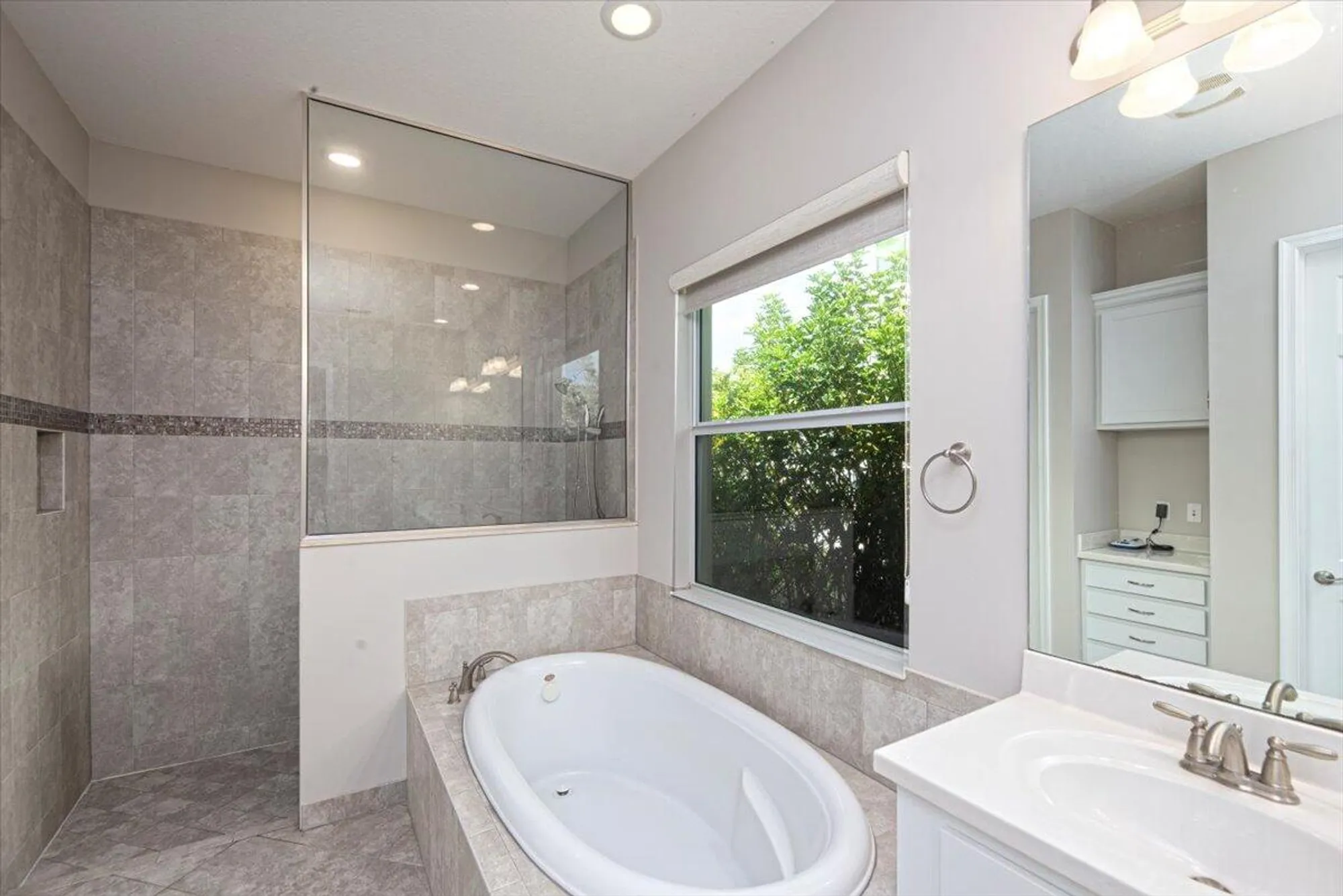 Property Slideshow image 31 of 101 | 11400 sw hillcrest cir, Port Saint Lucie, FL, 34987