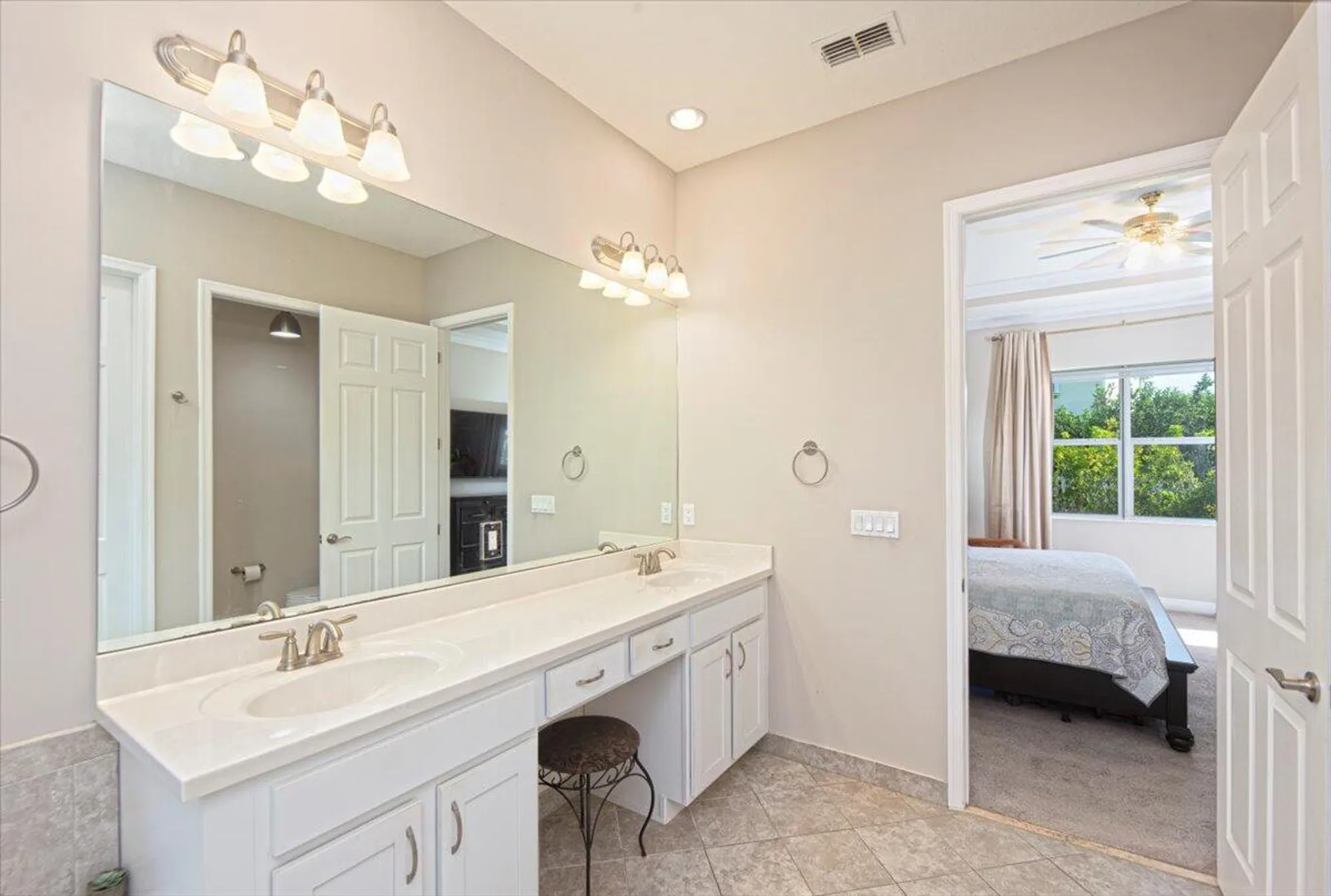 Property Slideshow image 33 of 101 | 11400 sw hillcrest cir, Port Saint Lucie, FL, 34987