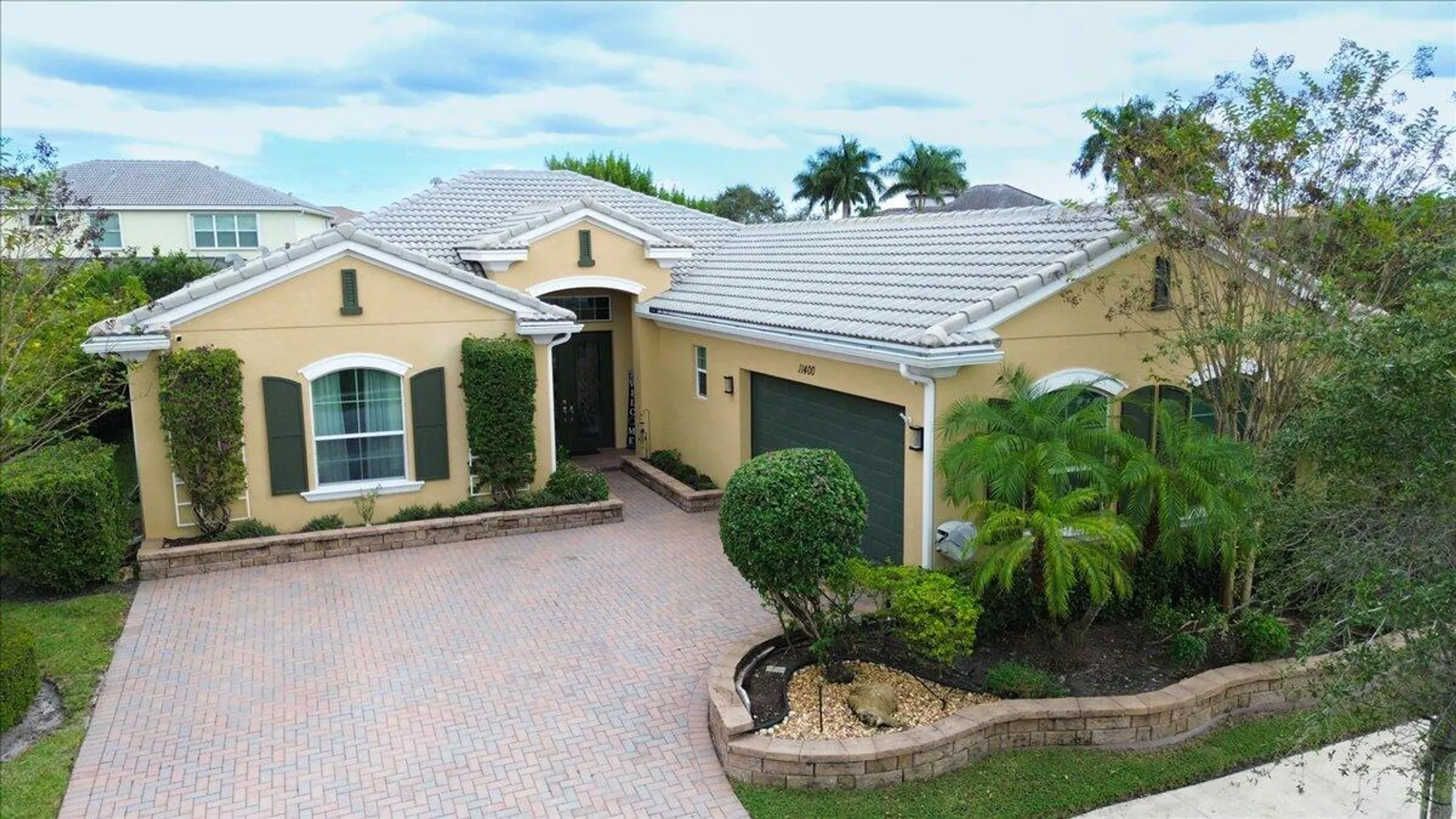 Property Slideshow image 8 of 101 | 11400 sw hillcrest cir, Port Saint Lucie, FL, 34987