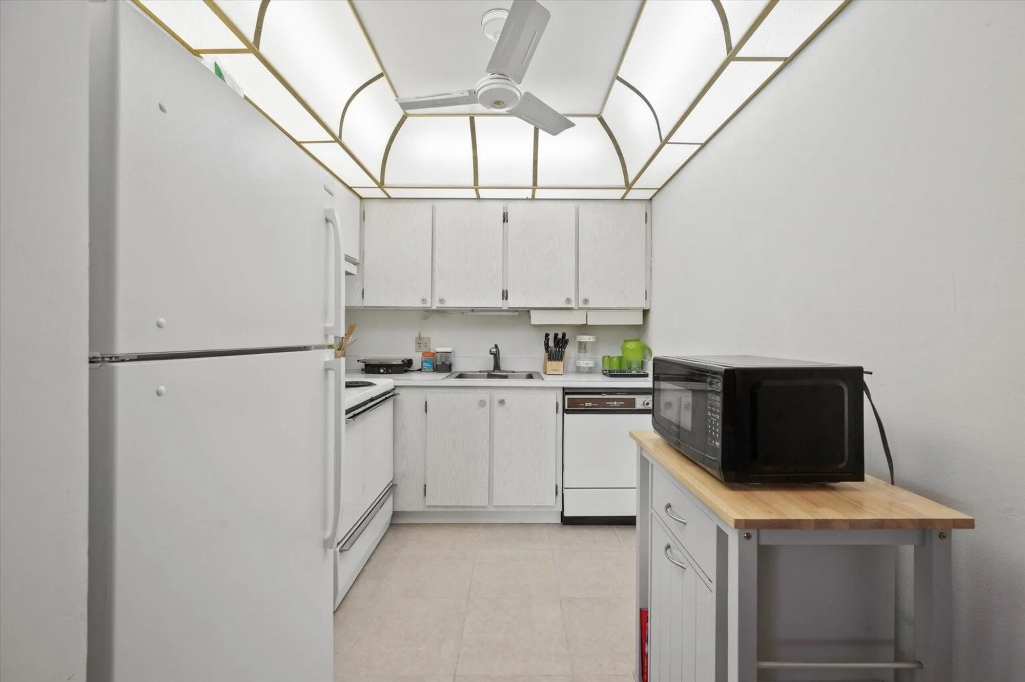 Property Slideshow image 8 of 13 | 3300 springdale blvd 202, Palm Springs, FL, 33461