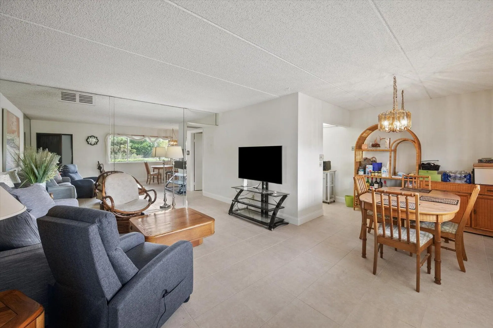 Property Slideshow image 4 of 13 | 3300 springdale blvd 202, Palm Springs, FL, 33461