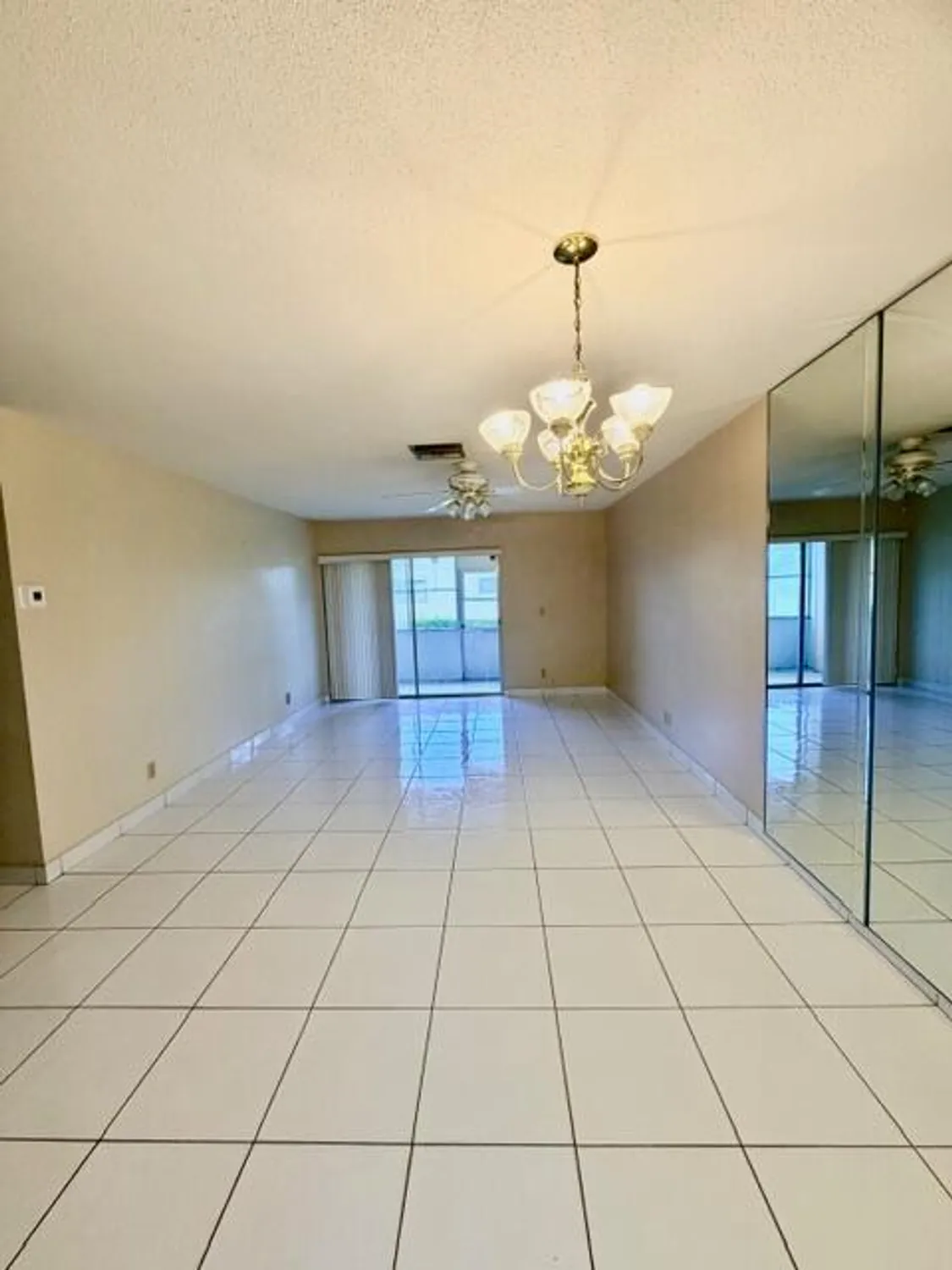 Property Slideshow image 4 of 18 | 2581 barkley dr h, West Palm Beach, FL, 33415