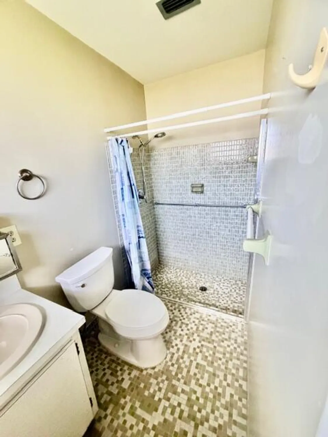 Property Slideshow image 10 of 18 | 2581 barkley dr h, West Palm Beach, FL, 33415