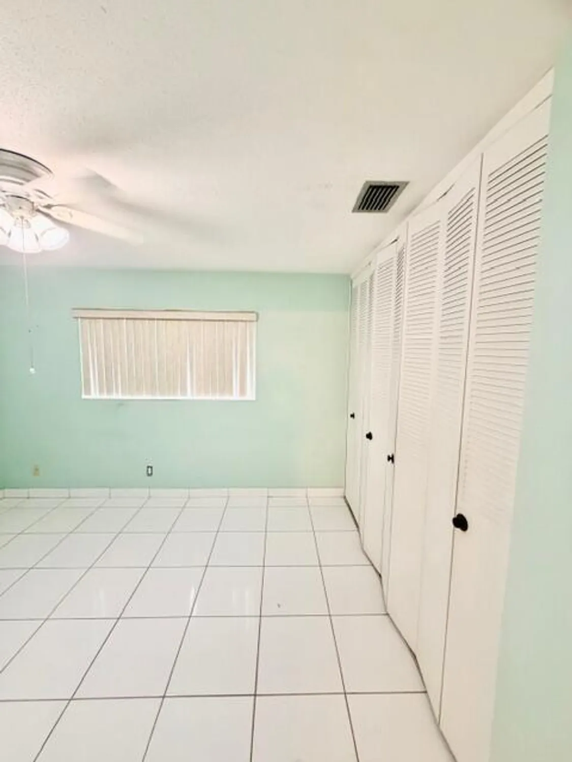 Property Slideshow image 9 of 18 | 2581 barkley dr h, West Palm Beach, FL, 33415