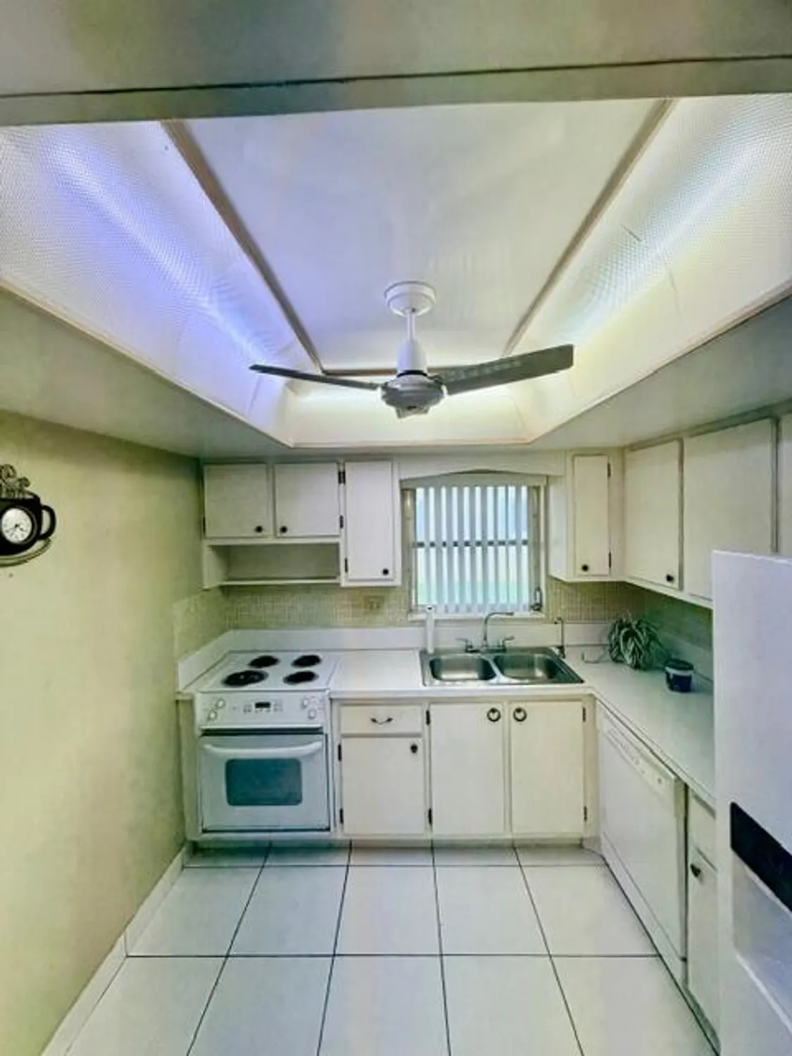 Property Slideshow image 2 of 18 | 2581 barkley dr h, West Palm Beach, FL, 33415