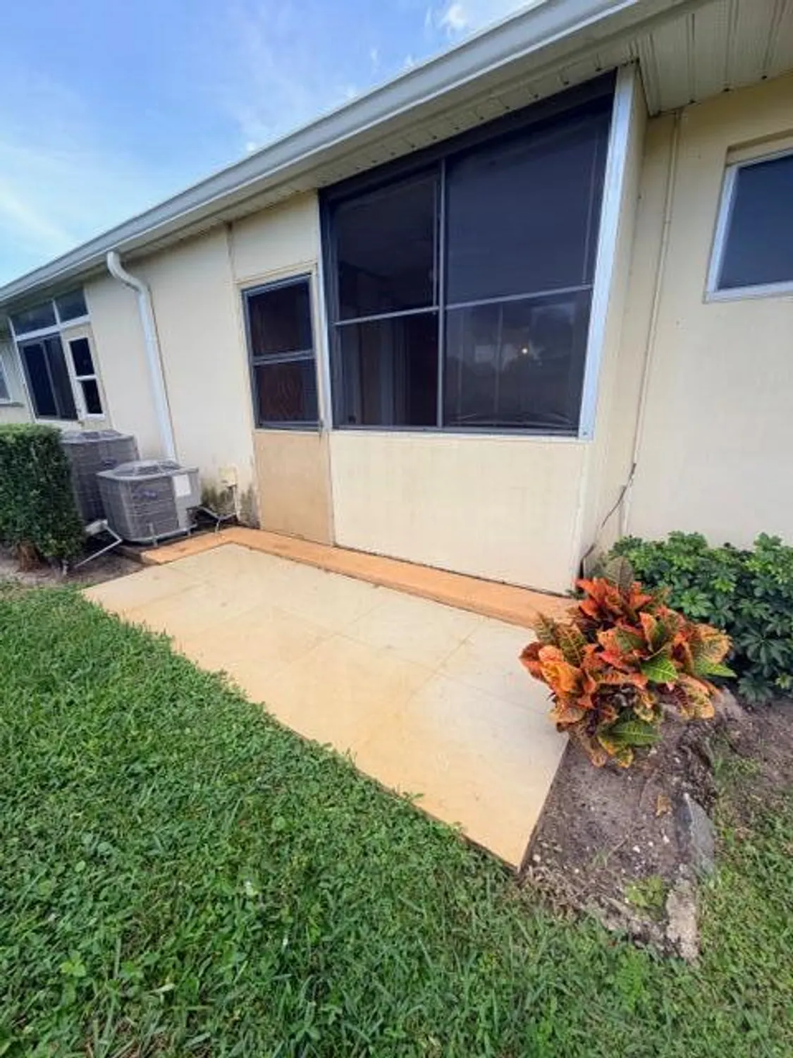 Property Slideshow image 15 of 18 | 2581 barkley dr h, West Palm Beach, FL, 33415