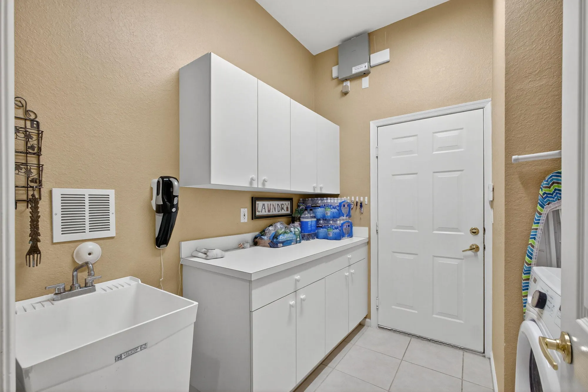 Property Slideshow image 25 of 44 | 9089 bay harbour cir, West Palm Beach, FL, 33411