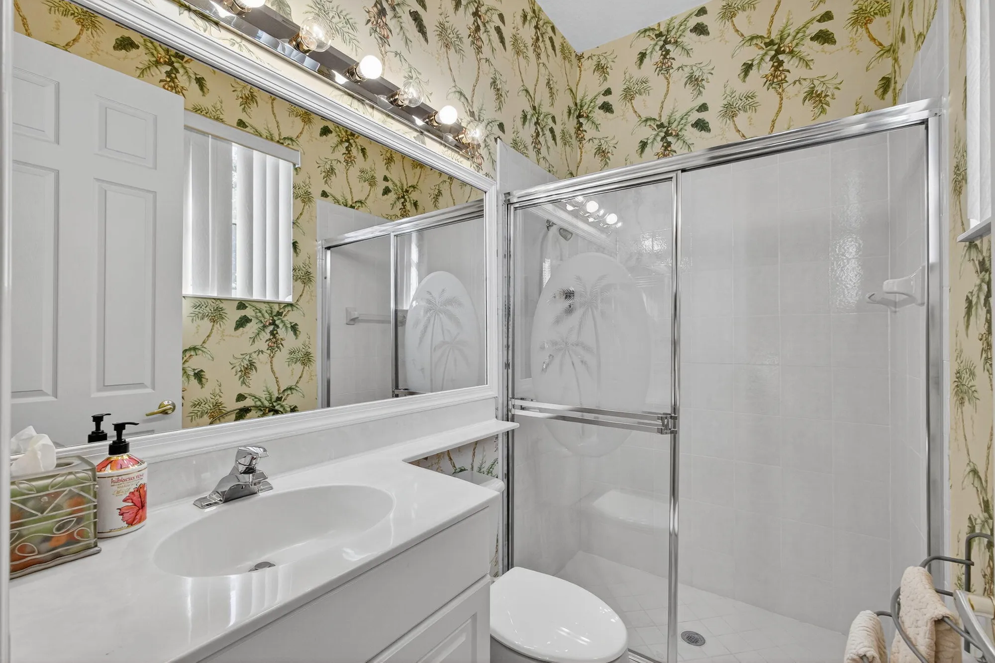 Property Slideshow image 20 of 44 | 9089 bay harbour cir, West Palm Beach, FL, 33411