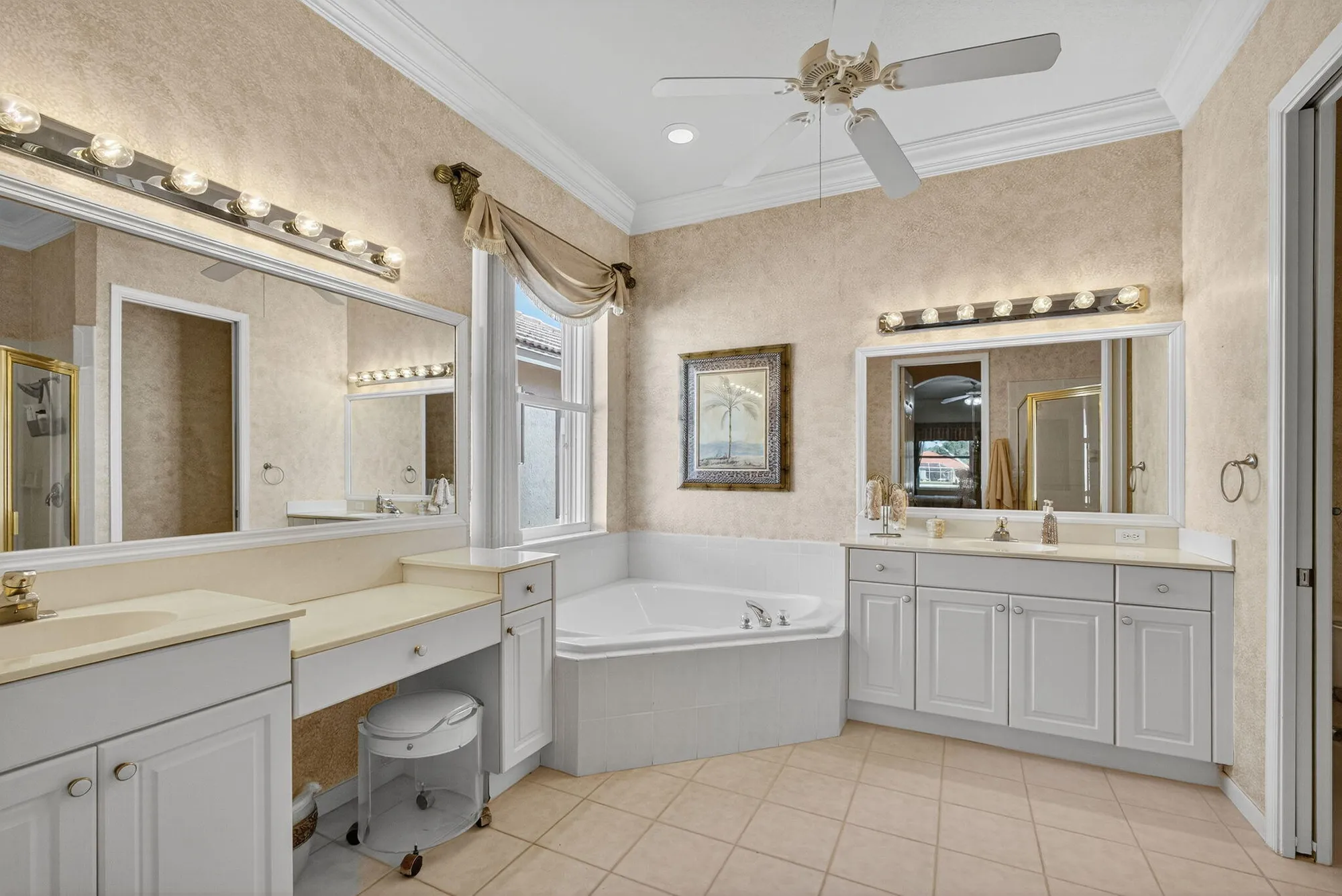 Property Slideshow image 16 of 44 | 9089 bay harbour cir, West Palm Beach, FL, 33411