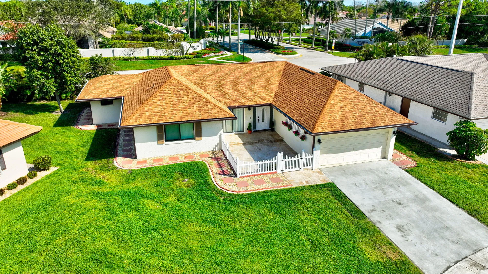 Property Slideshow image 38 of 49 | 10298 greentrail dr, Boynton Beach, FL, 33436