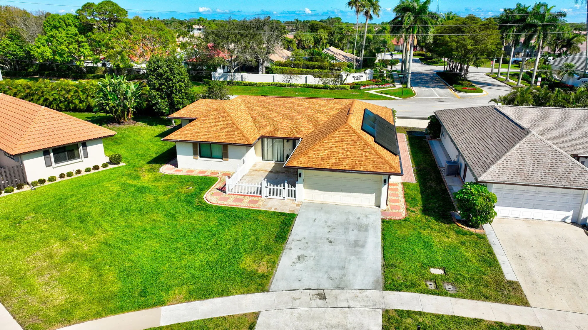 Property Slideshow image 39 of 49 | 10298 greentrail dr, Boynton Beach, FL, 33436