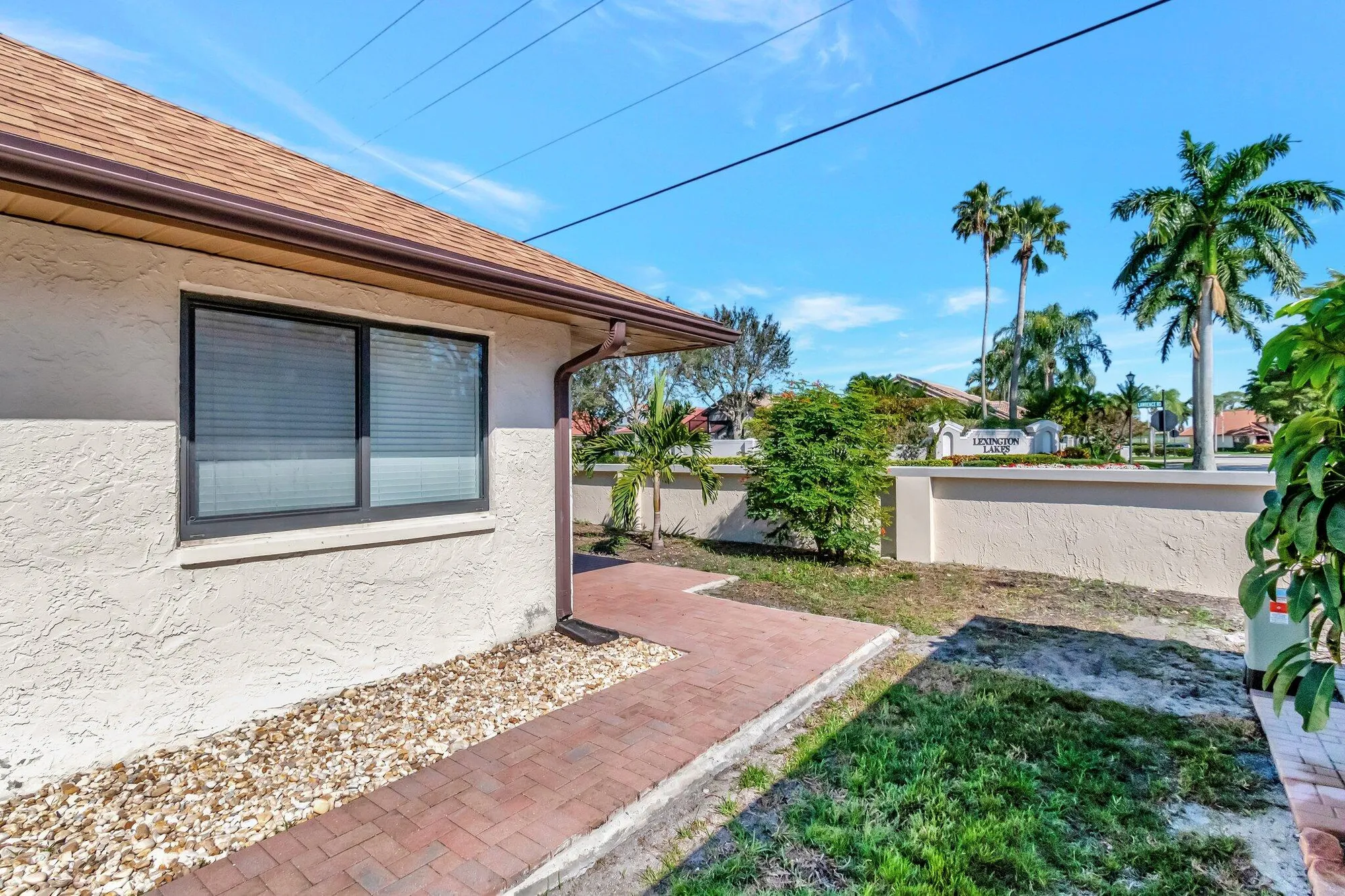 Property Slideshow image 31 of 49 | 10298 greentrail dr, Boynton Beach, FL, 33436