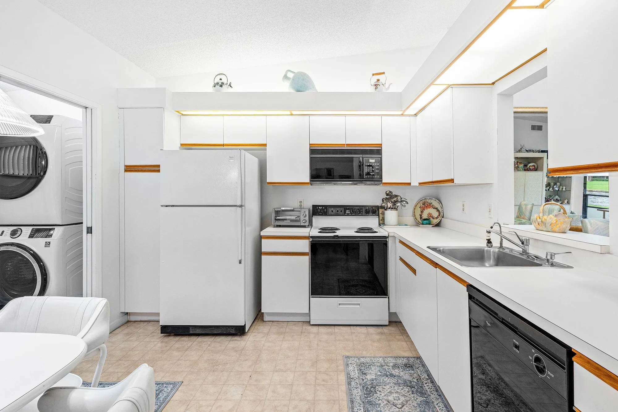 Property Slideshow image 6 of 40 | 8282 springlake dr f, Boca Raton, FL, 33496