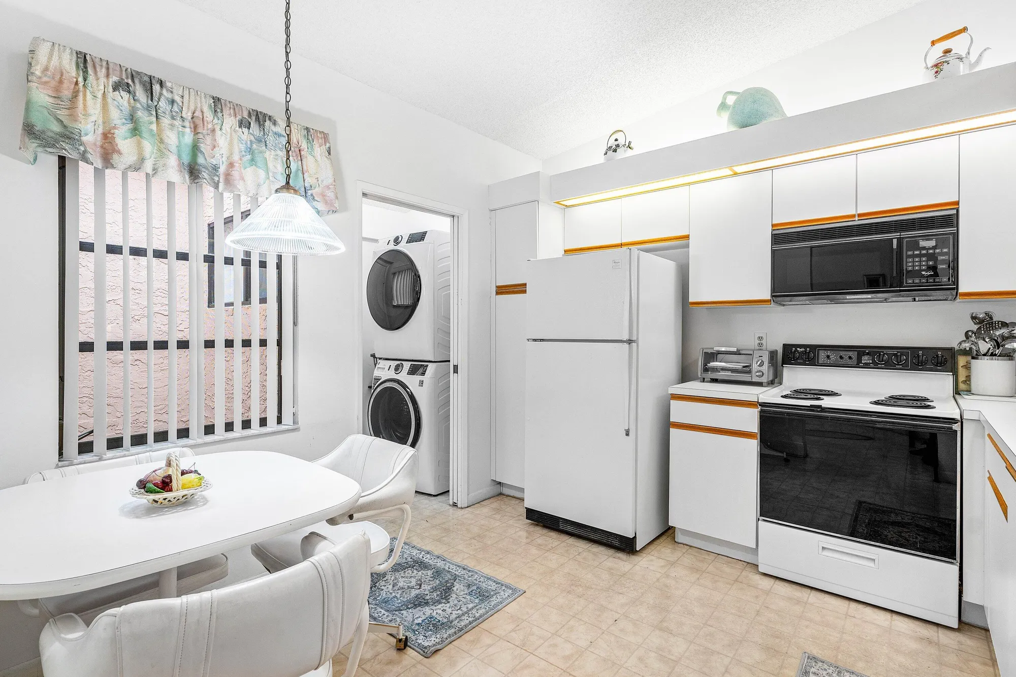 Property Slideshow image 7 of 40 | 8282 springlake dr f, Boca Raton, FL, 33496