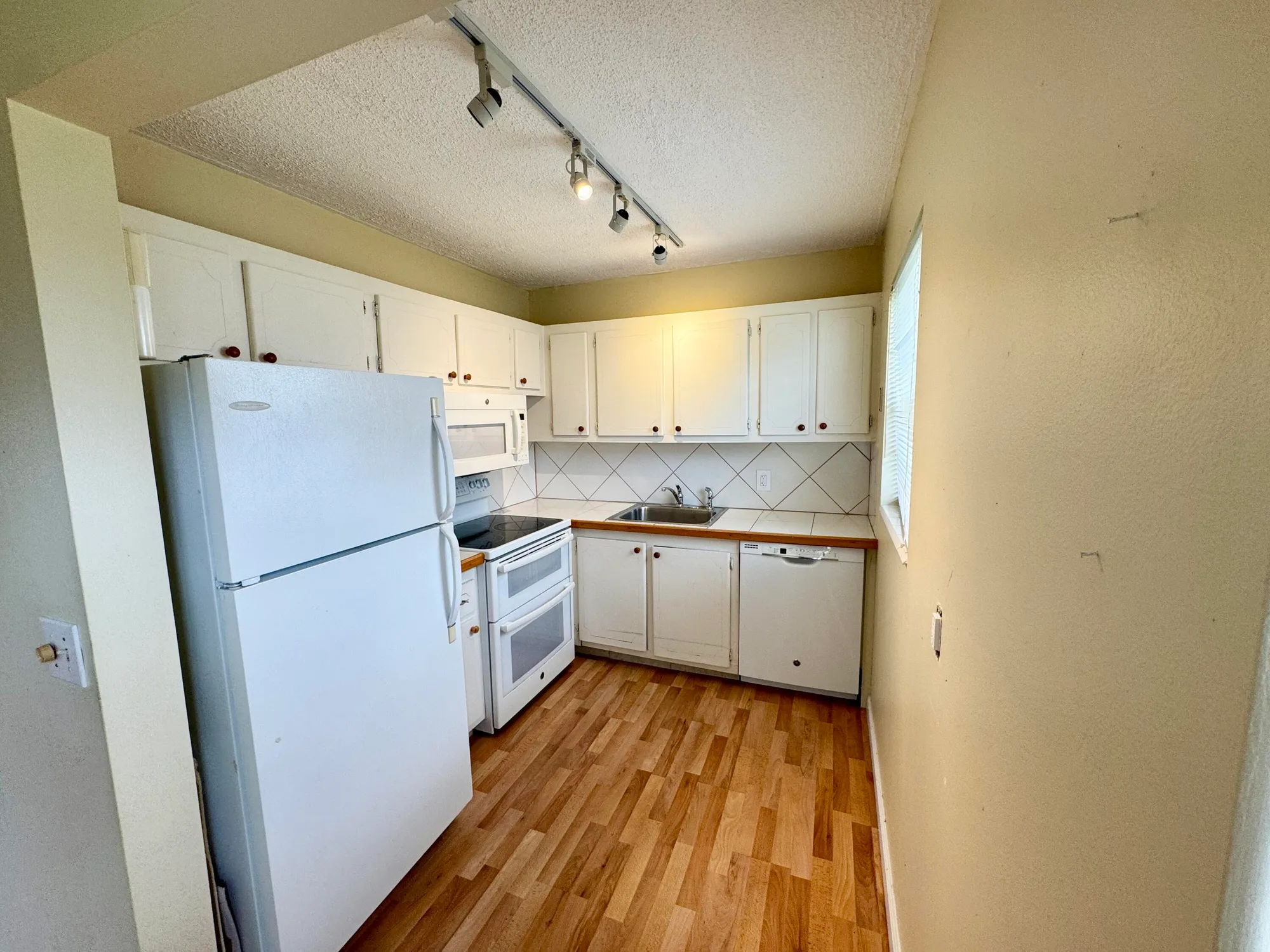 Property Slideshow image 4 of 29 | 393 chatham t, West Palm Beach, FL, 33417