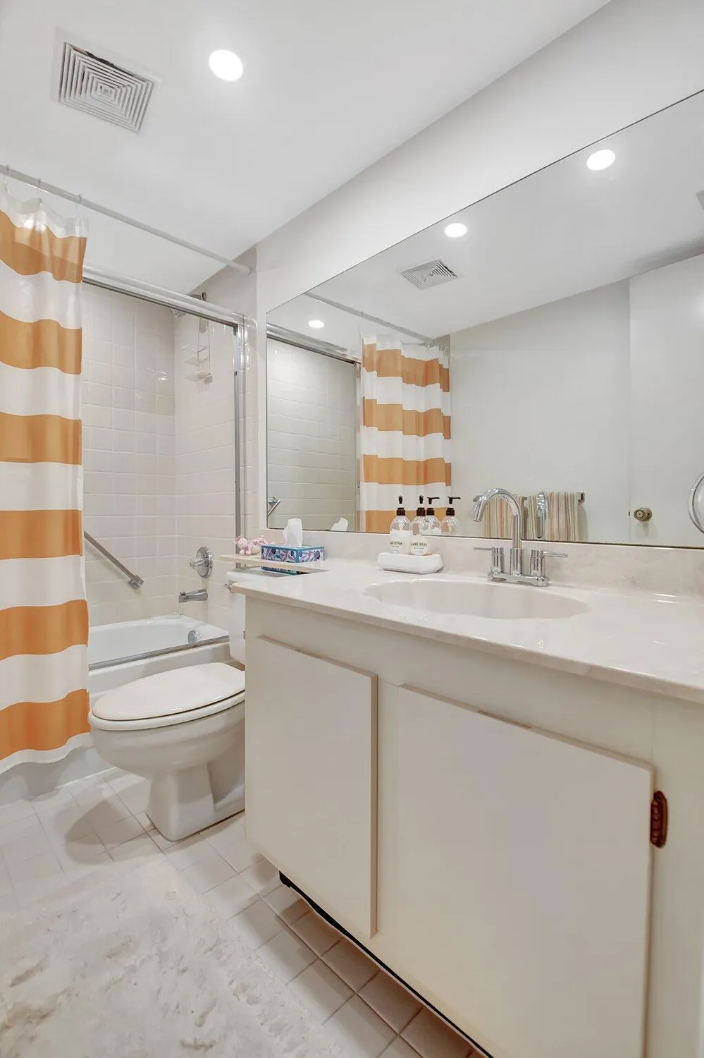Property Slideshow image 13 of 21 | 7770 tahiti ln apt 306, Lake Worth, FL, 33467
