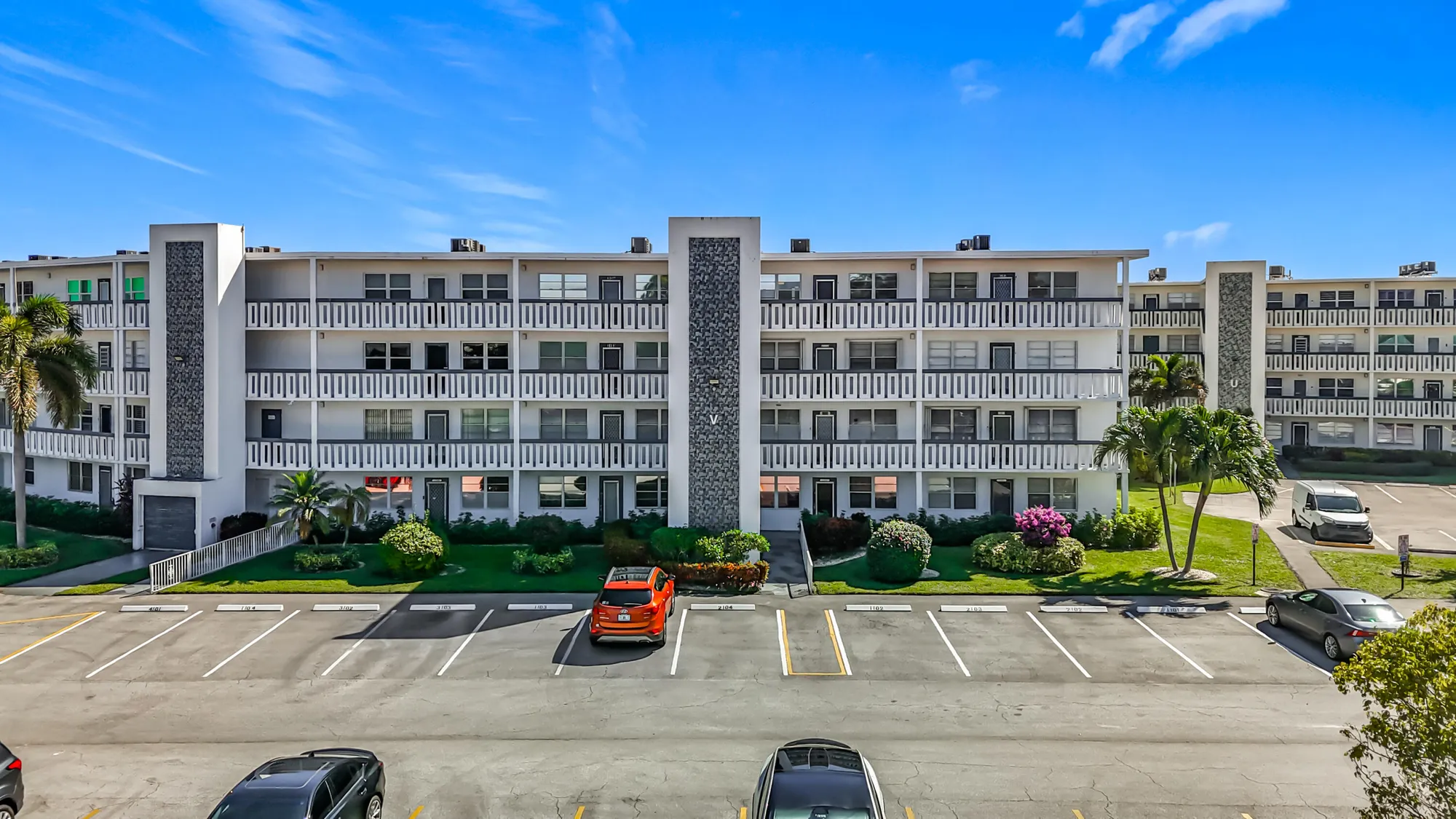 Property Slideshow image 43 of 57 | 4102 oakridge v, Deerfield Beach, FL, 33442