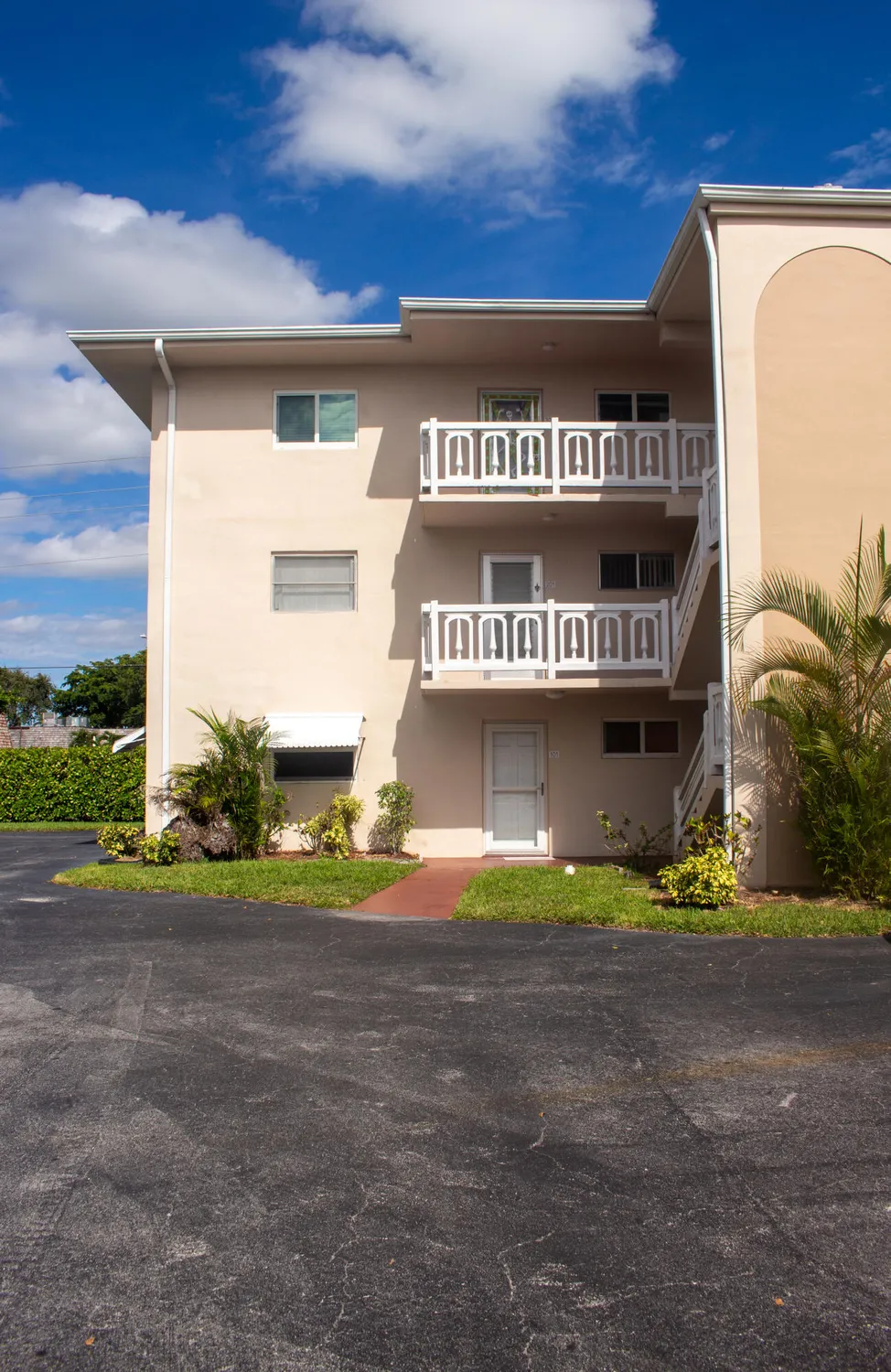 Property Slideshow image 1 of 15 | 2687 garden dr 101, Lake Worth, FL, 33461