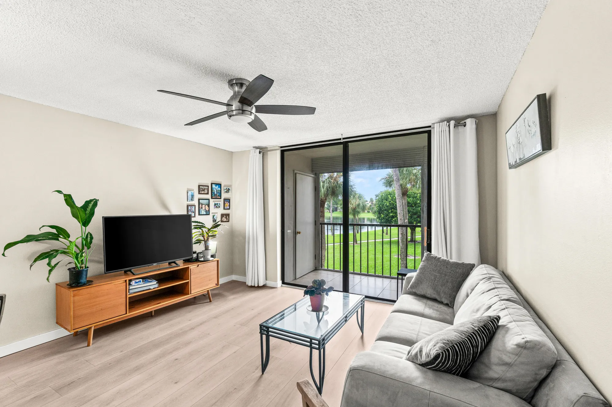 Property Slideshow image 1 of 30 | 5370 las verdes cir apt 209, Delray Beach, FL, 33484