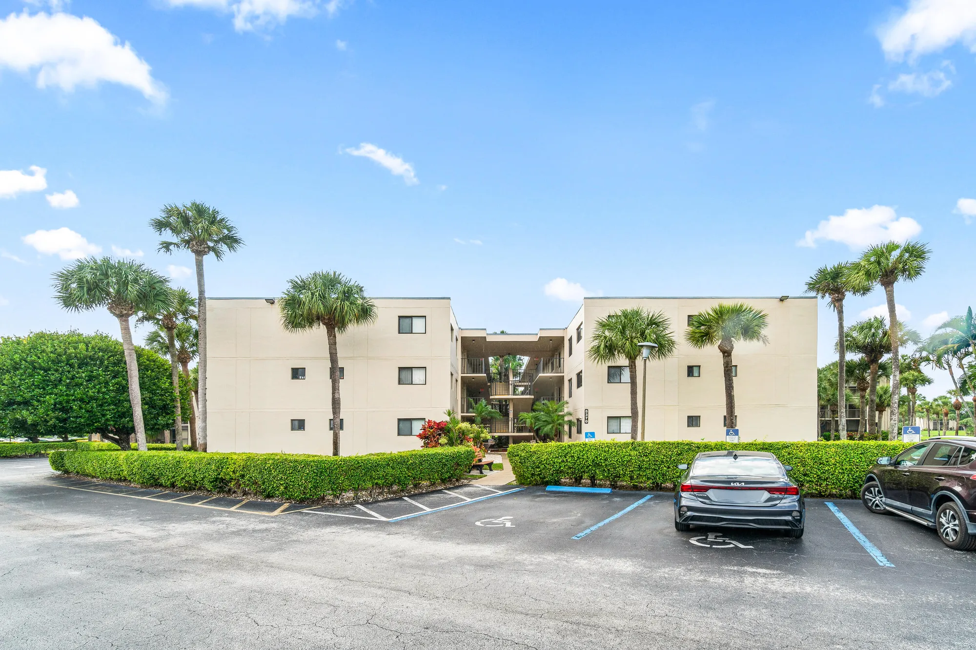 Property Slideshow image 3 of 30 | 5370 las verdes cir apt 209, Delray Beach, FL, 33484