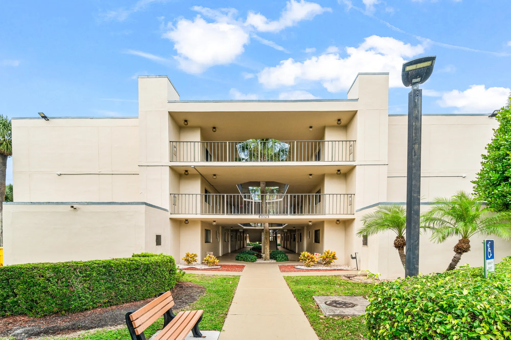 Property Slideshow image 4 of 30 | 5370 las verdes cir apt 209, Delray Beach, FL, 33484