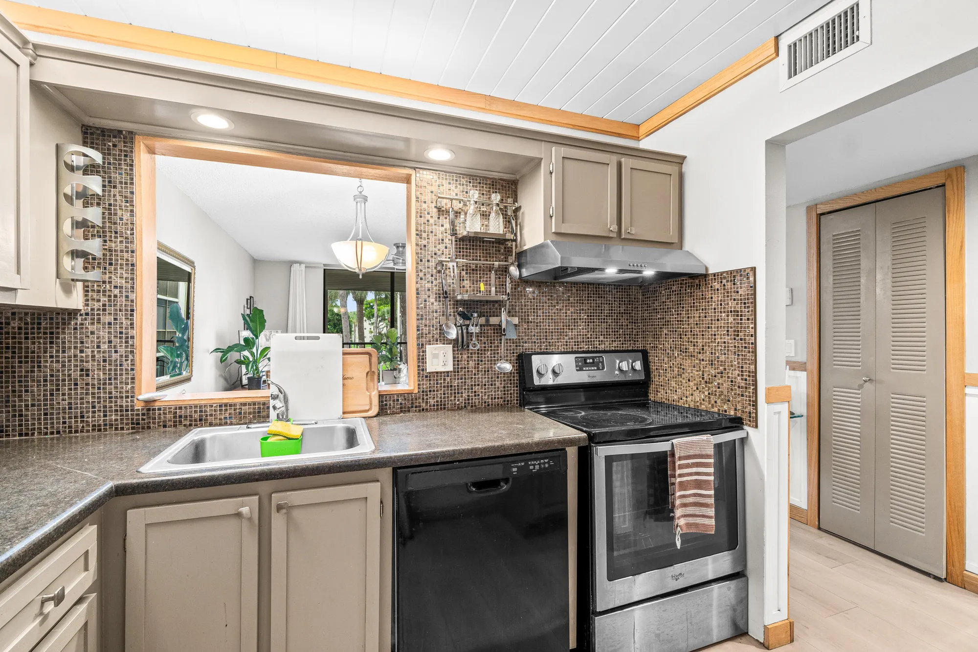 Property Slideshow image 15 of 30 | 5370 las verdes cir apt 209, Delray Beach, FL, 33484