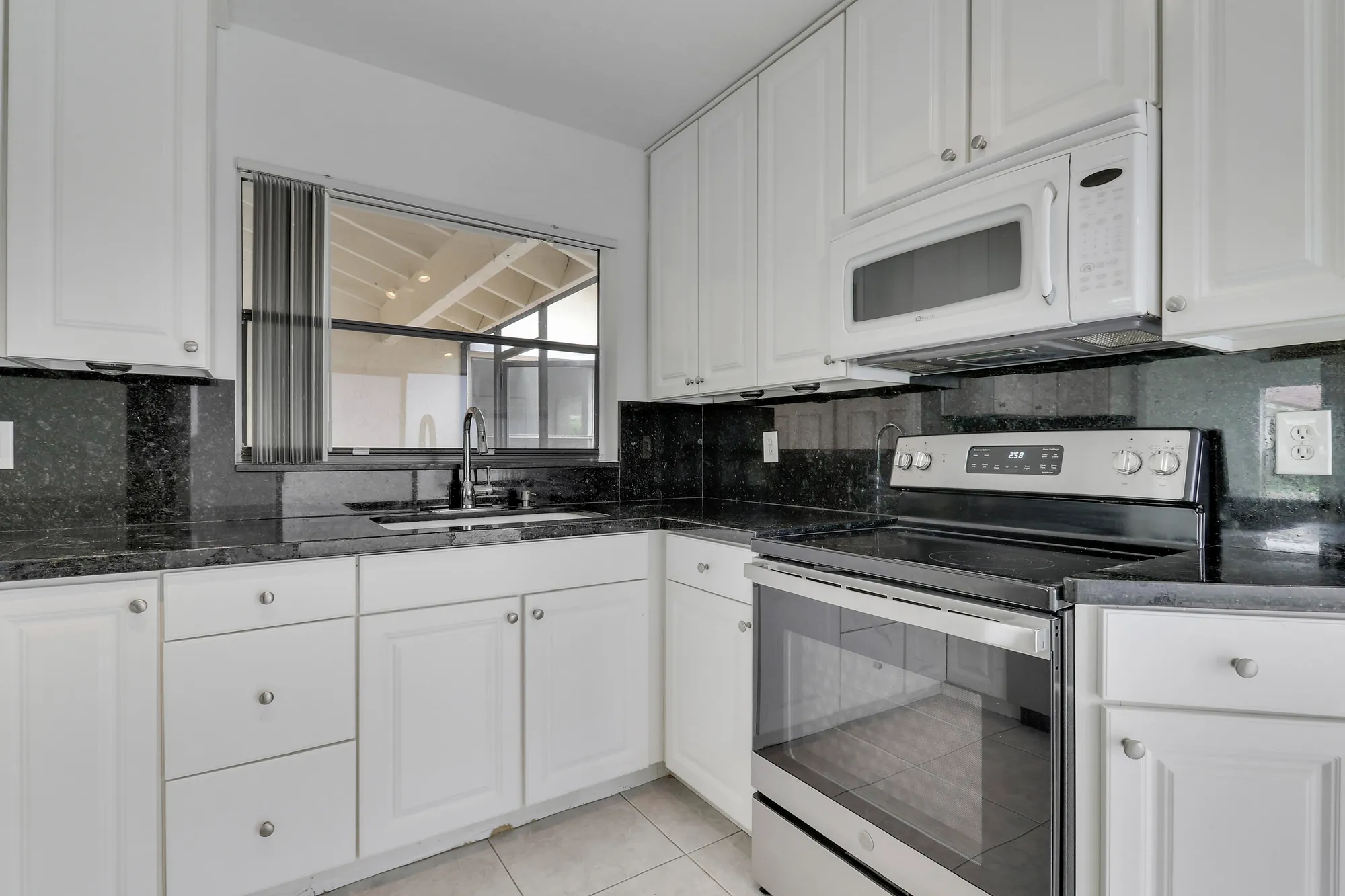 Property Slideshow image 16 of 56 | 5695 lakeview mews dr, Boynton Beach, FL, 33437