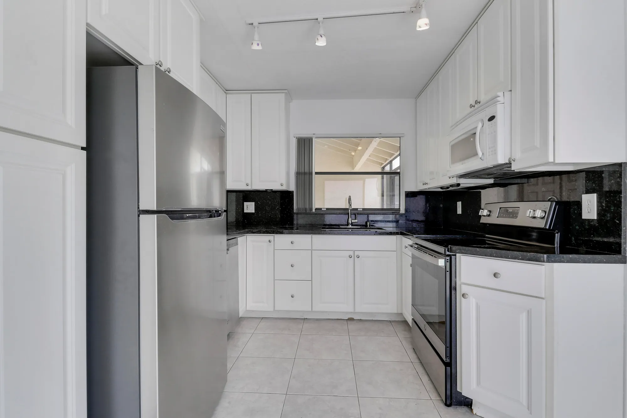 Property Slideshow image 17 of 56 | 5695 lakeview mews dr, Boynton Beach, FL, 33437