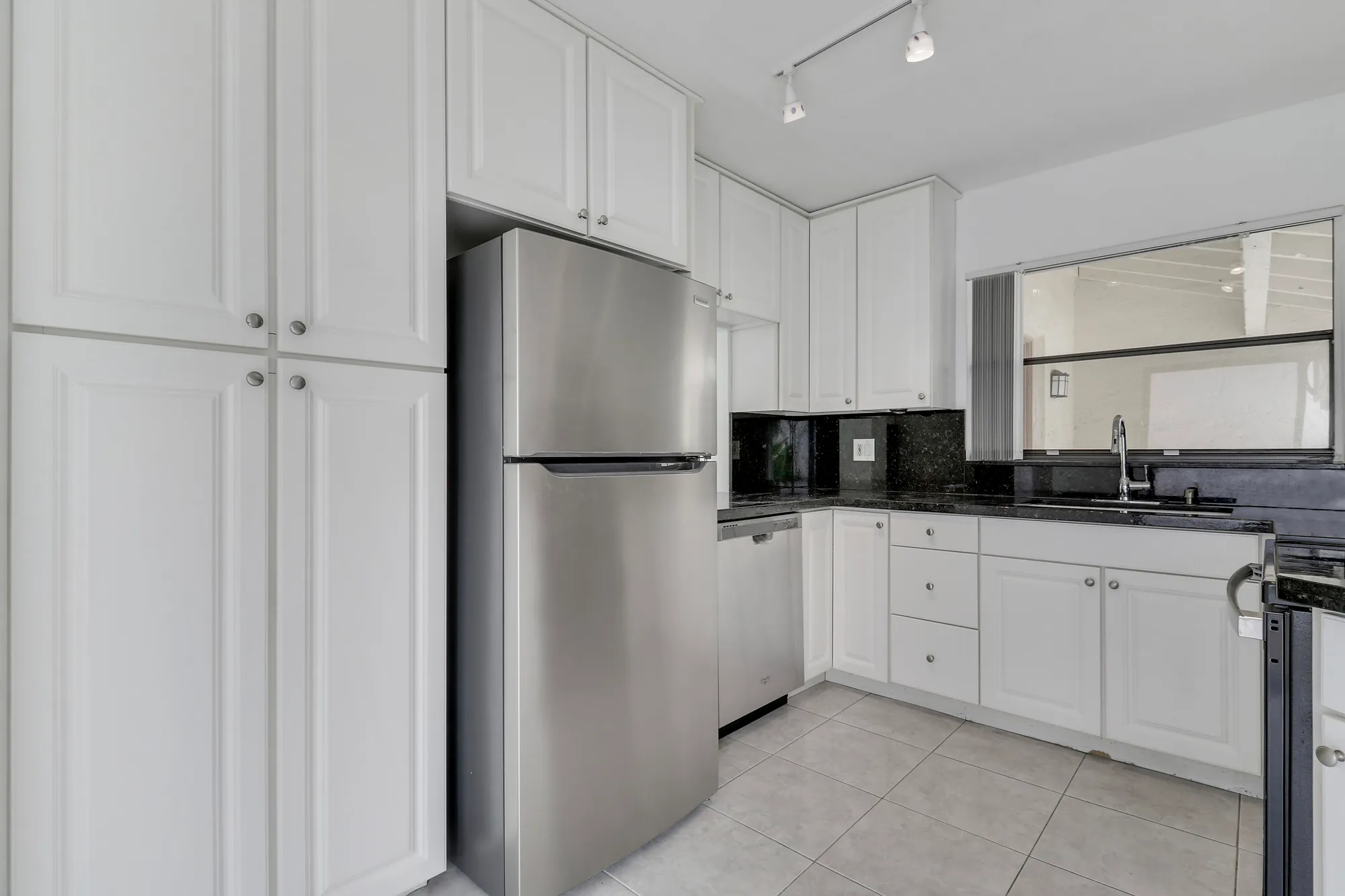 Property Slideshow image 18 of 56 | 5695 lakeview mews dr, Boynton Beach, FL, 33437