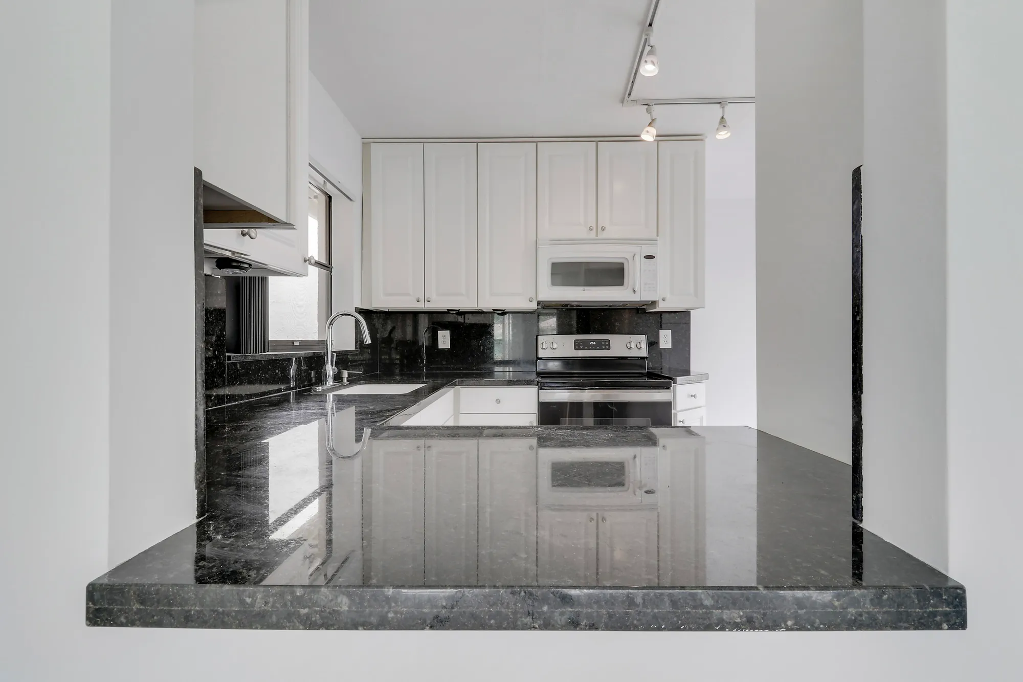 Property Slideshow image 20 of 56 | 5695 lakeview mews dr, Boynton Beach, FL, 33437