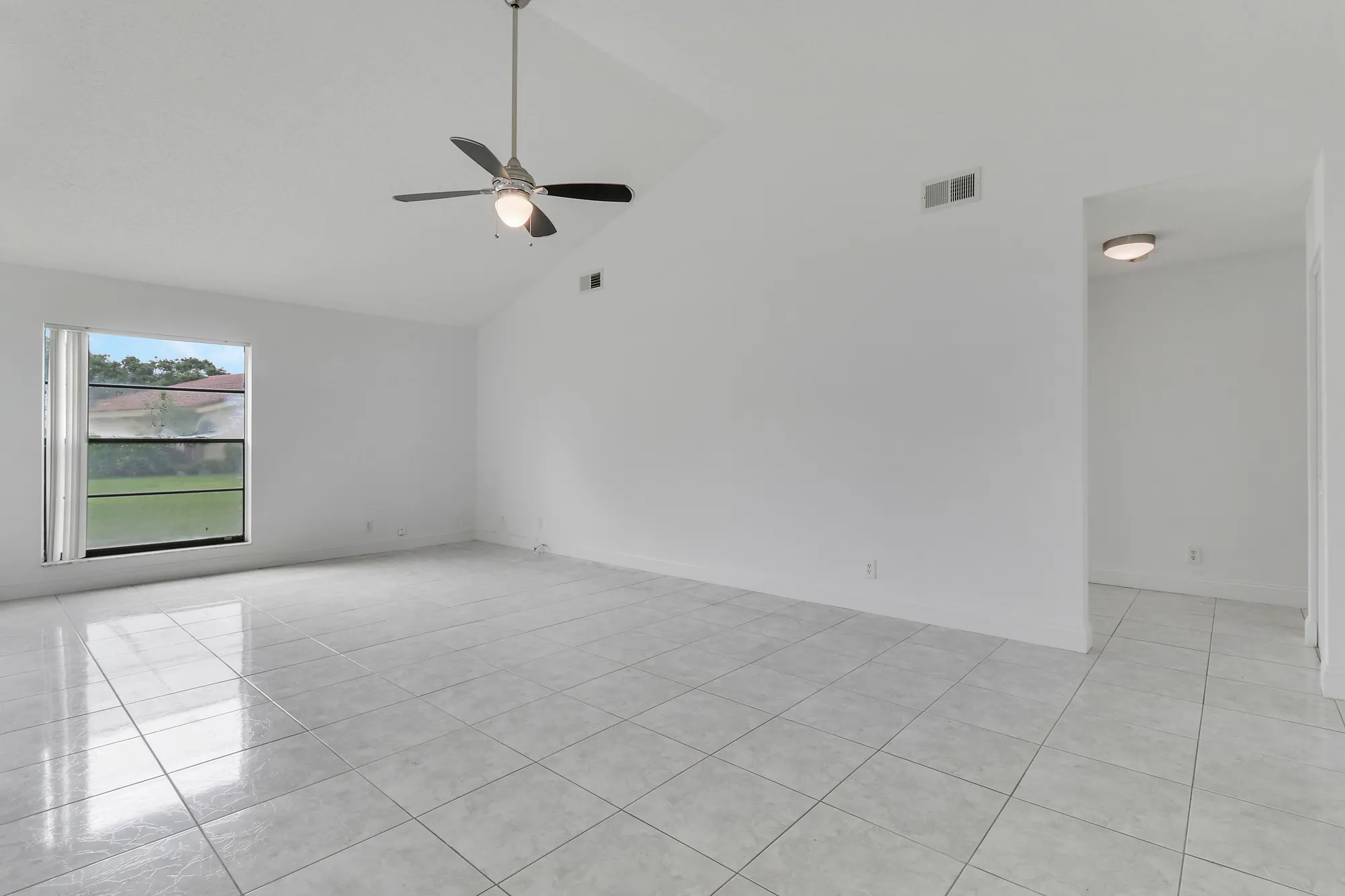 Property Slideshow image 34 of 56 | 5695 lakeview mews dr, Boynton Beach, FL, 33437