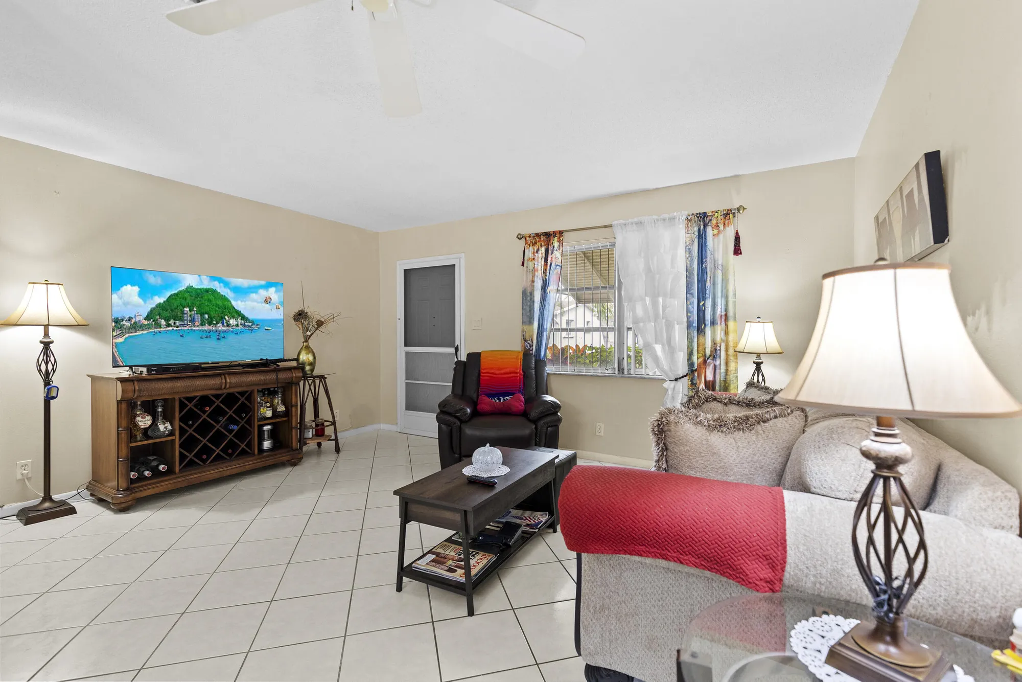 Property Slideshow image 6 of 43 | 1500 nw 70th ln, Margate, FL, 33063