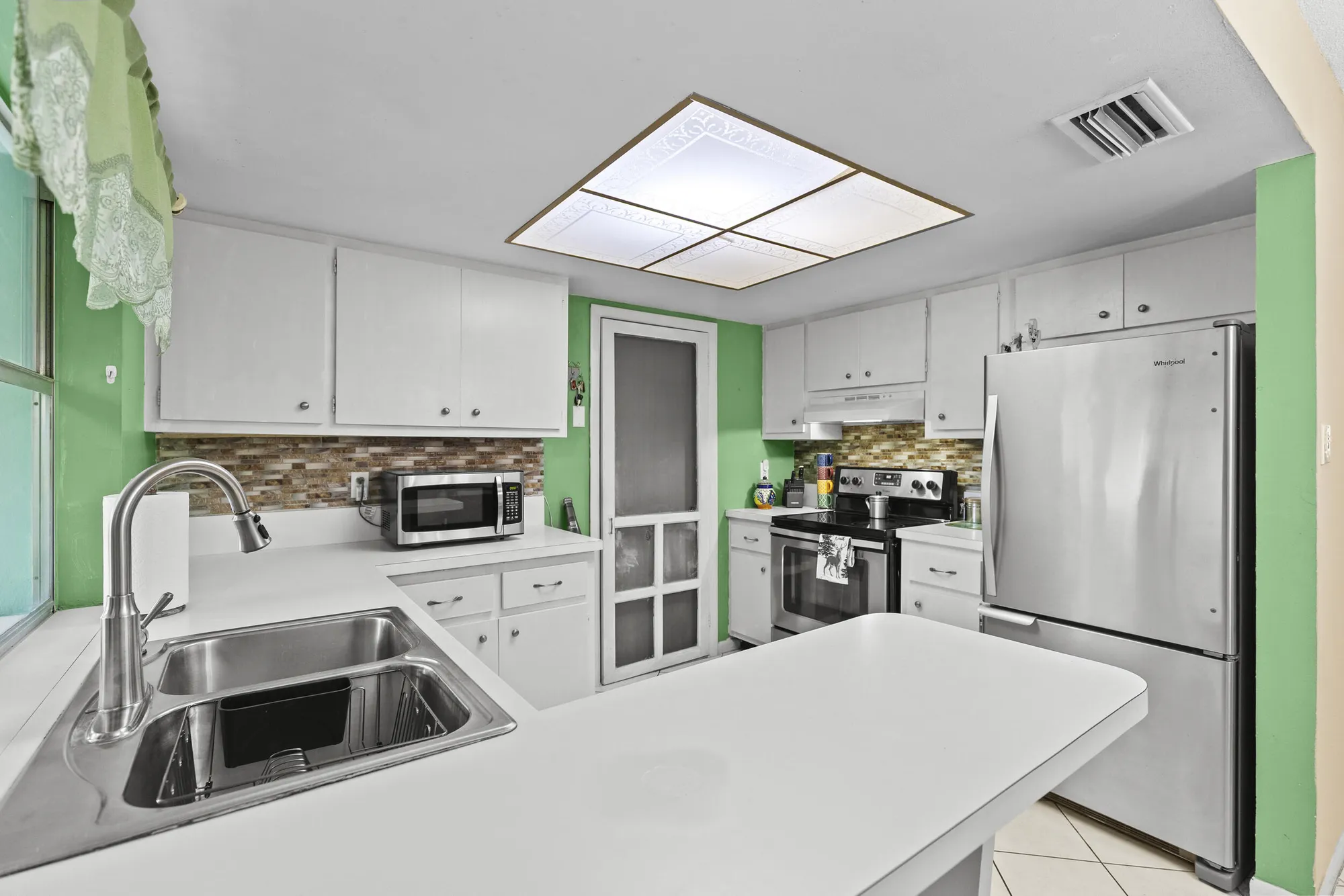 Property Slideshow image 15 of 43 | 1500 nw 70th ln, Margate, FL, 33063