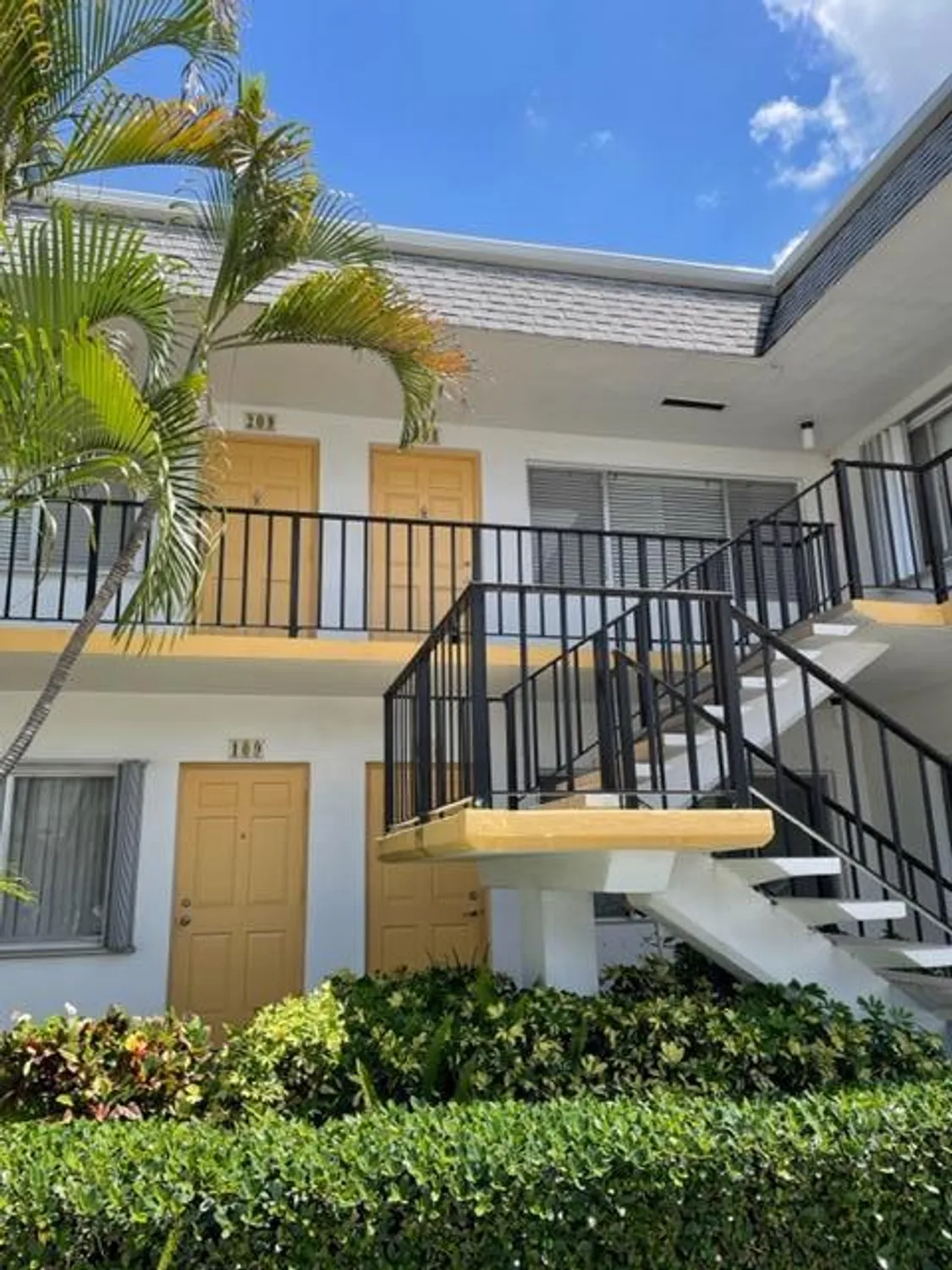 Property Slideshow image 23 of 25 | 3120 lake osborne dr 208, Lake Worth Beach, FL, 33461