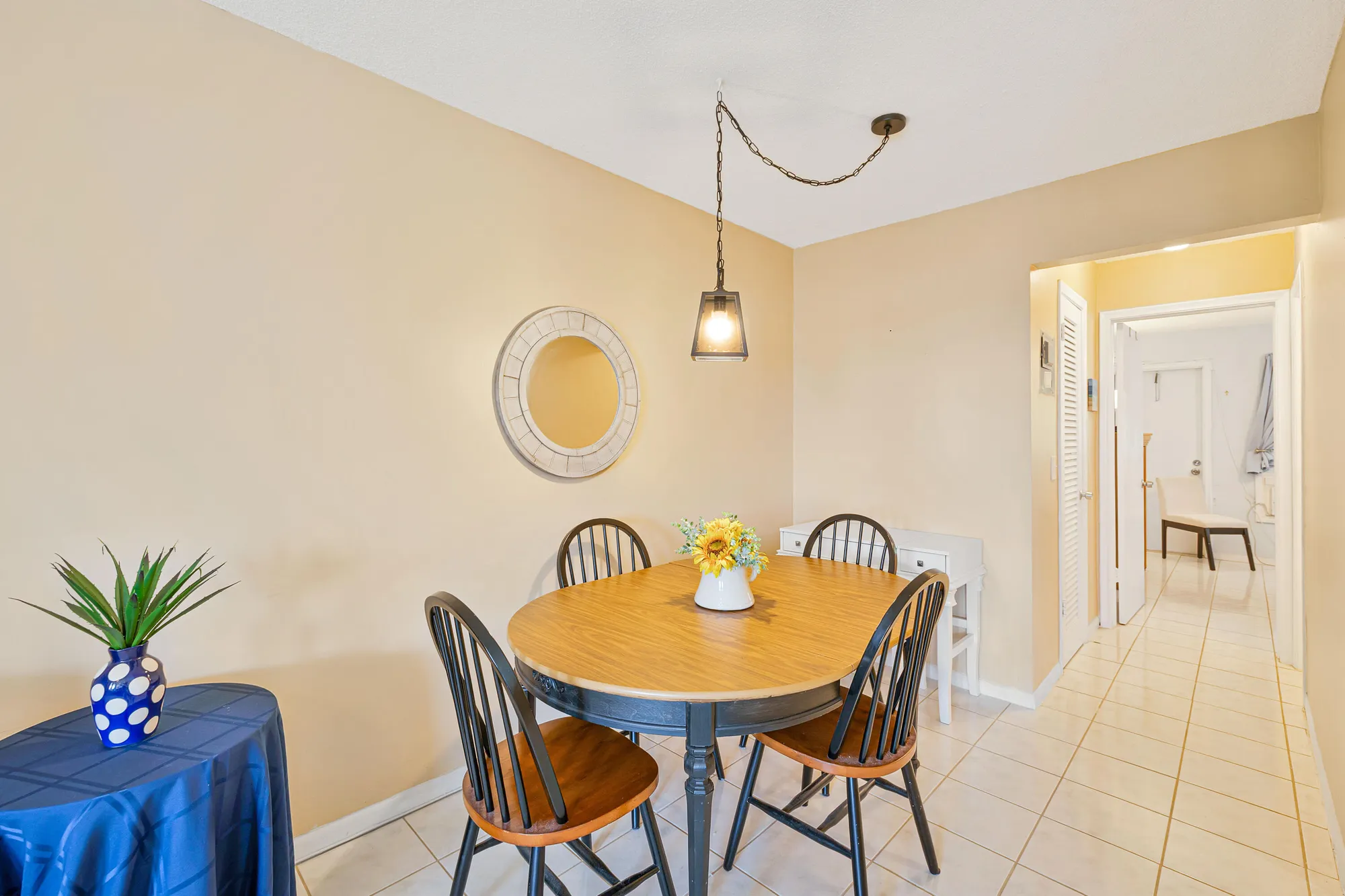Property Slideshow image 5 of 25 | 2542 s federal hwy apt 17, Boynton Beach, FL, 33435
