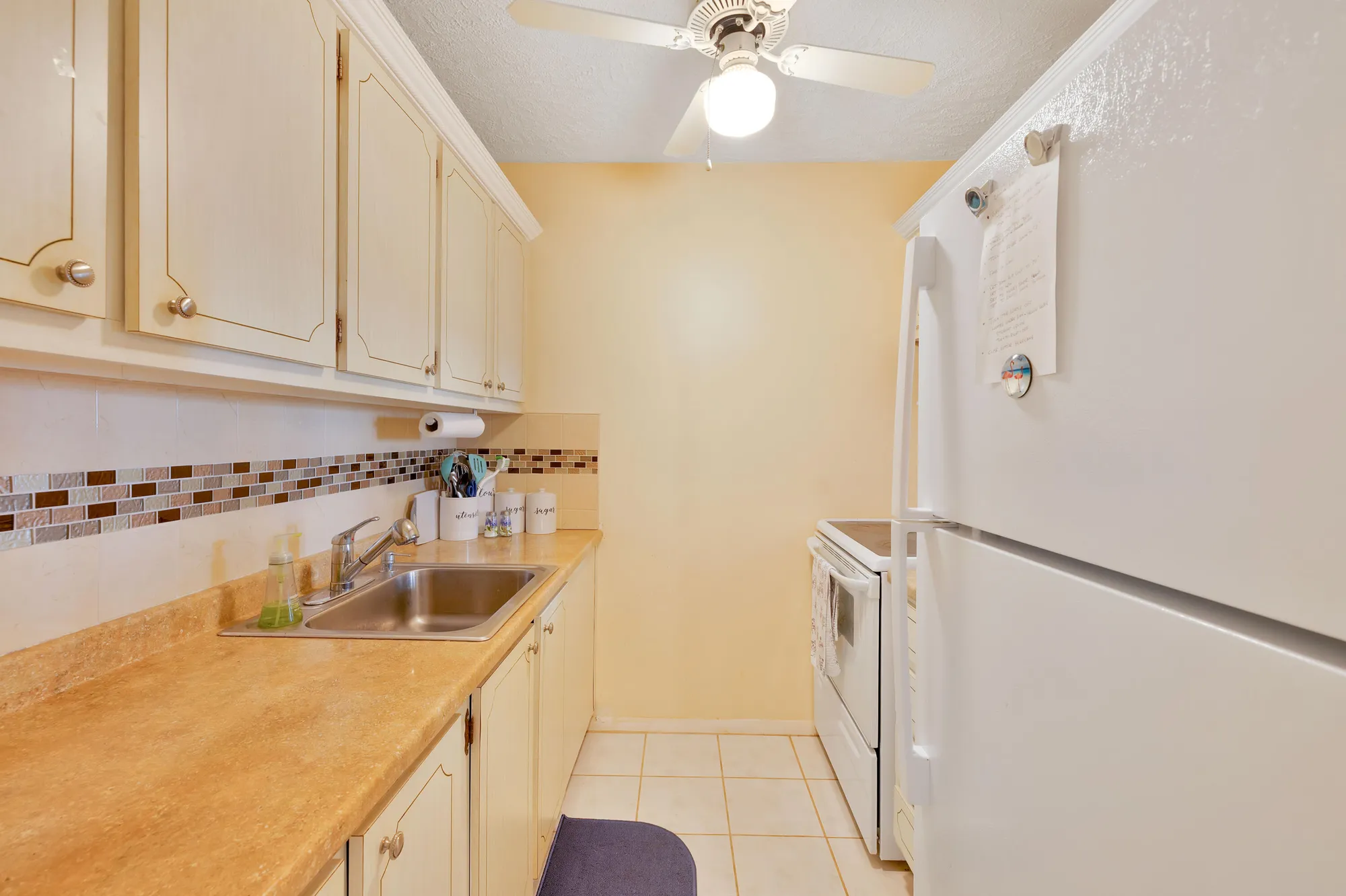 Property Slideshow image 6 of 25 | 2542 s federal hwy apt 17, Boynton Beach, FL, 33435