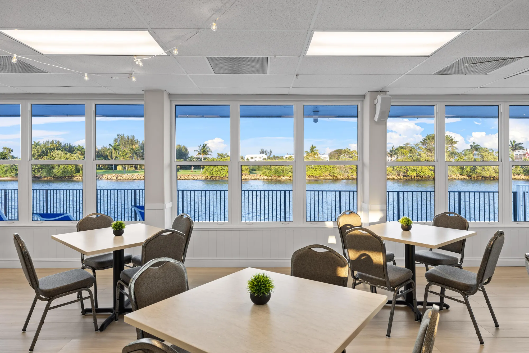 Property Slideshow image 24 of 25 | 2542 s federal hwy apt 17, Boynton Beach, FL, 33435