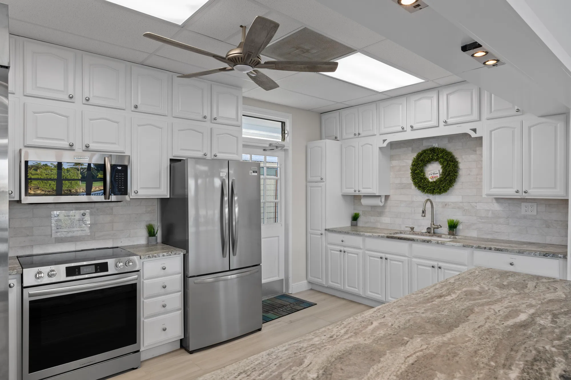 Property Slideshow image 21 of 25 | 2542 s federal hwy apt 17, Boynton Beach, FL, 33435