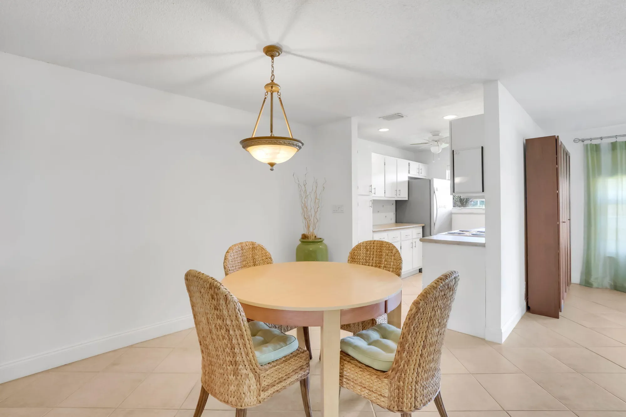 Property Slideshow image 2 of 20 | 250 high point ct b, Boynton Beach, FL, 33435