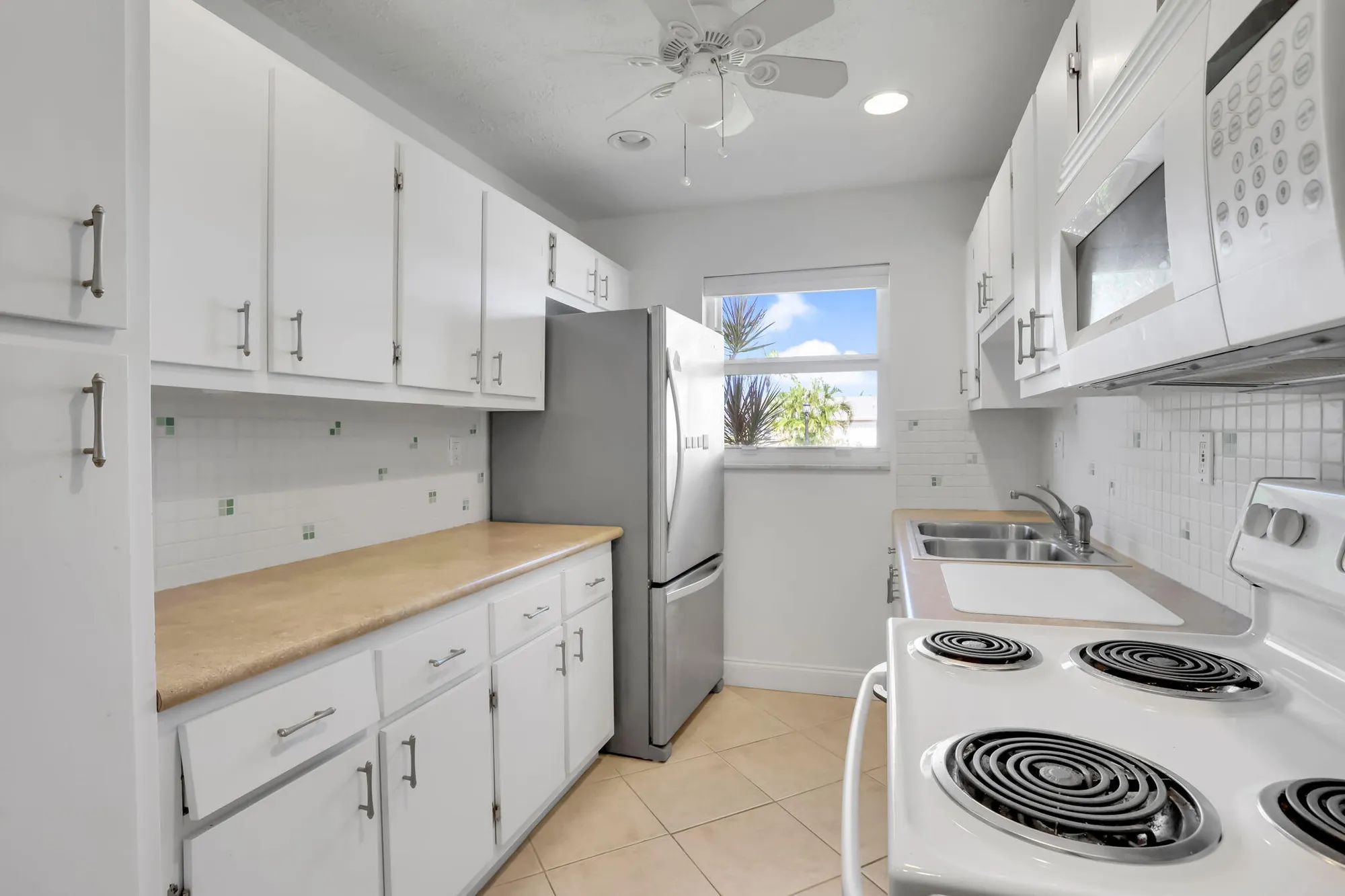 Property Slideshow image 10 of 20 | 250 high point ct b, Boynton Beach, FL, 33435