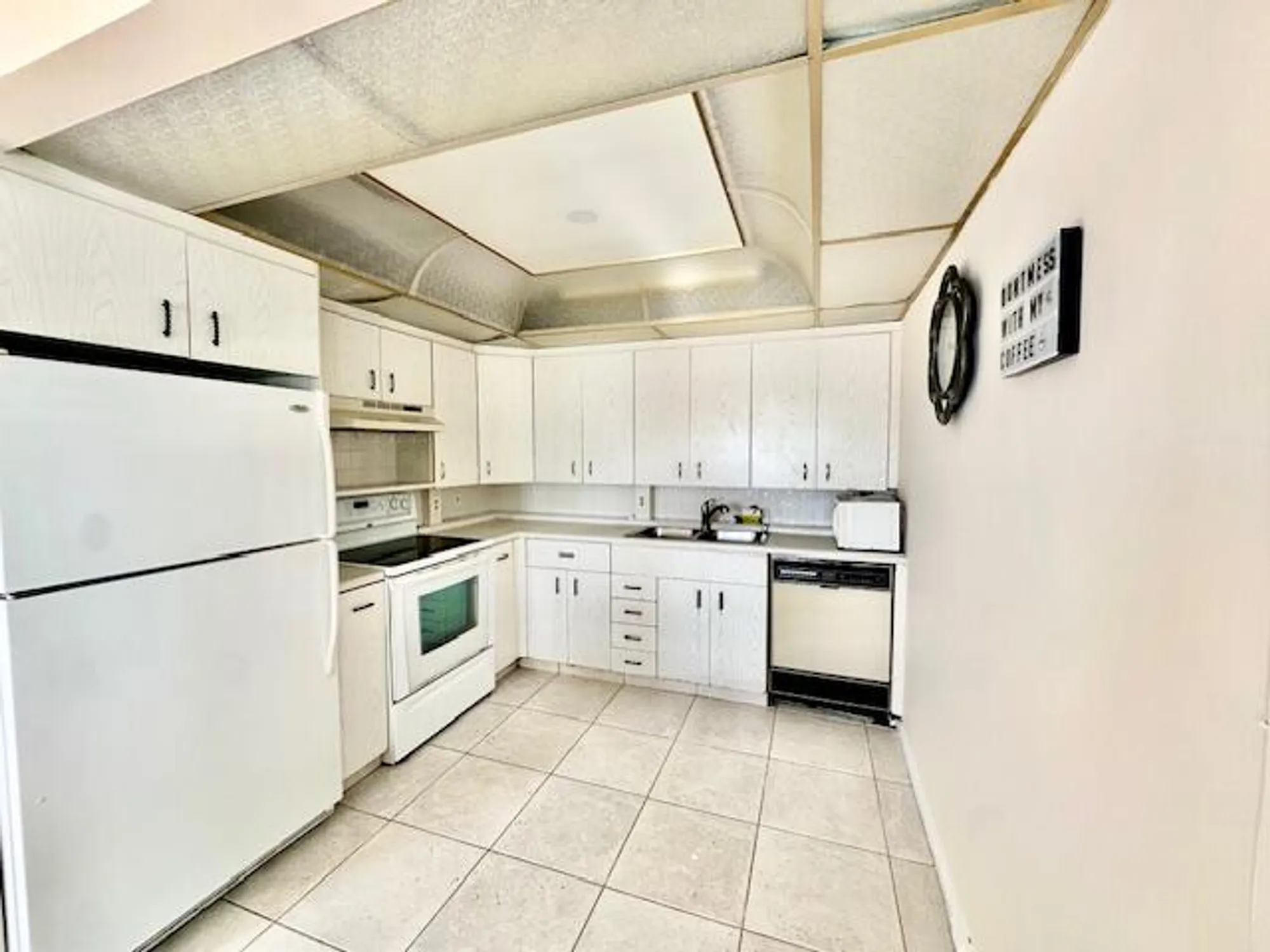 Property Slideshow image 2 of 50 | 3032 hythe b, Boca Raton, FL, 33434