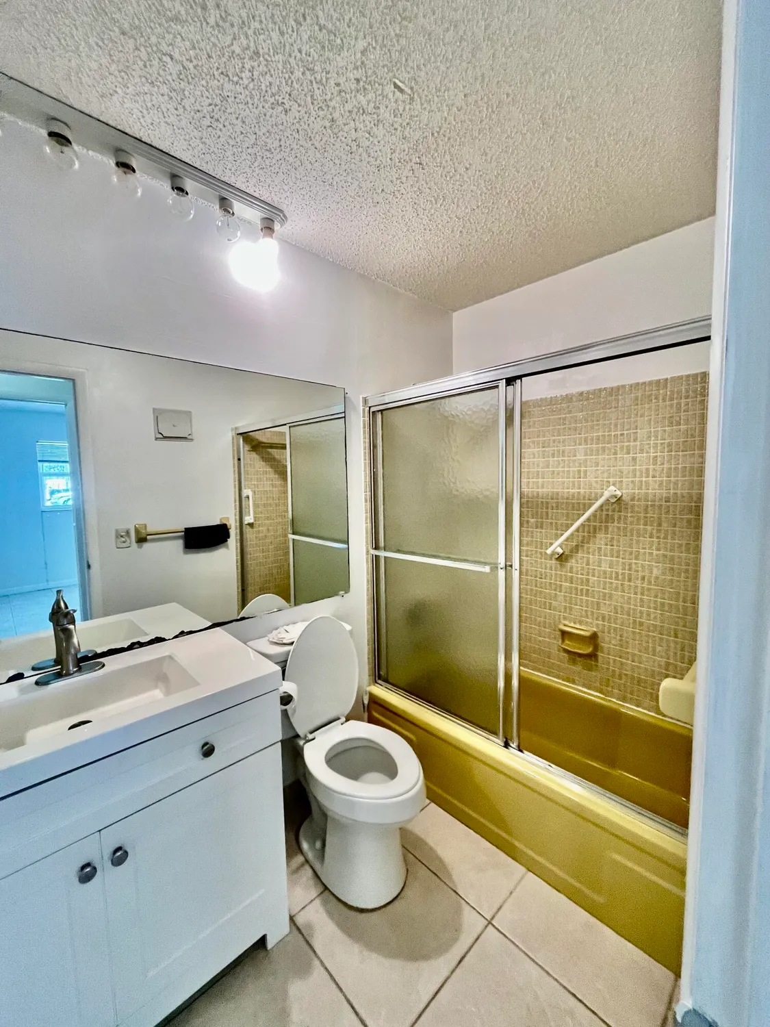 Property Slideshow image 15 of 20 | 101 leisure lake cir apt 109, Boynton Beach, FL, 33426