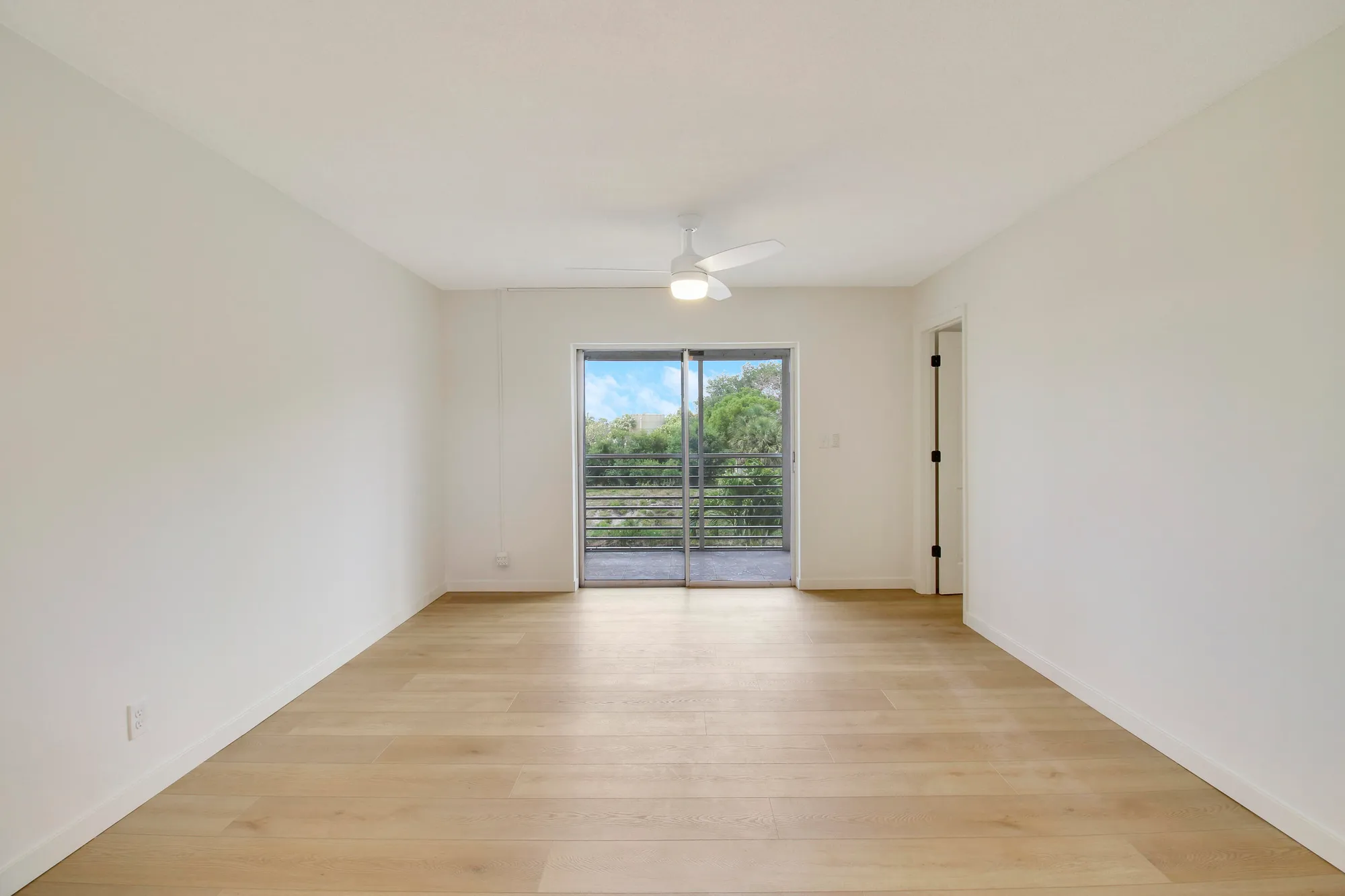 Property Slideshow image 8 of 29 | 2770 garden dr 212, Lake Worth, FL, 33461