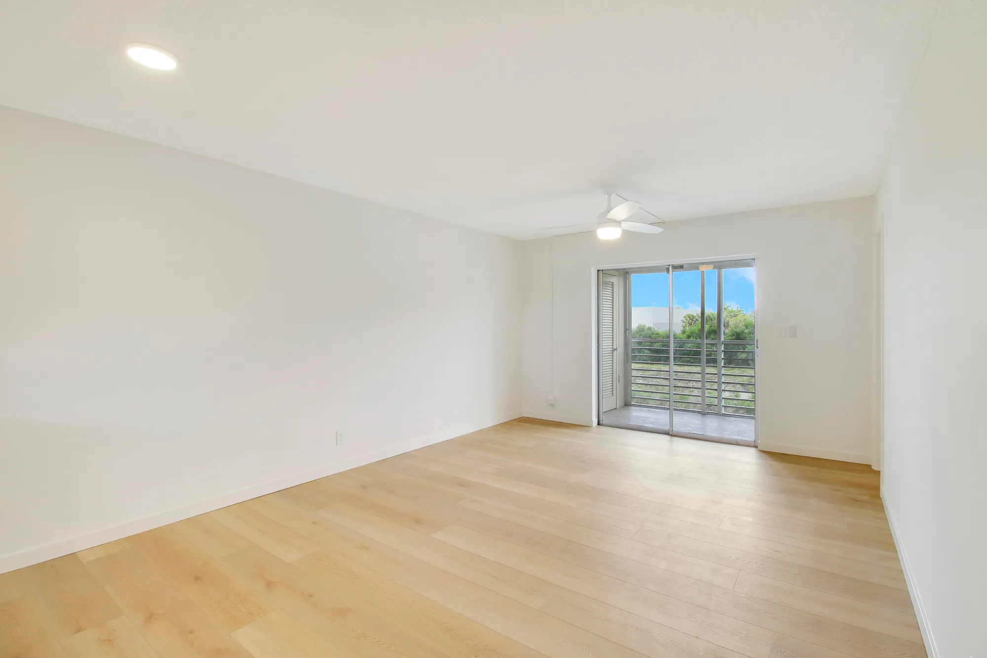 Property Slideshow image 7 of 29 | 2770 garden dr 212, Lake Worth, FL, 33461